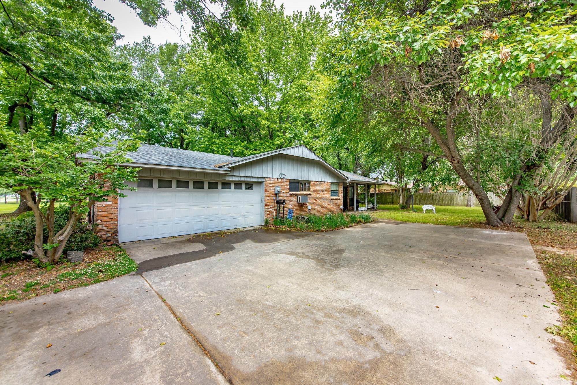 203 Cottonwood Drive England, AR 72046