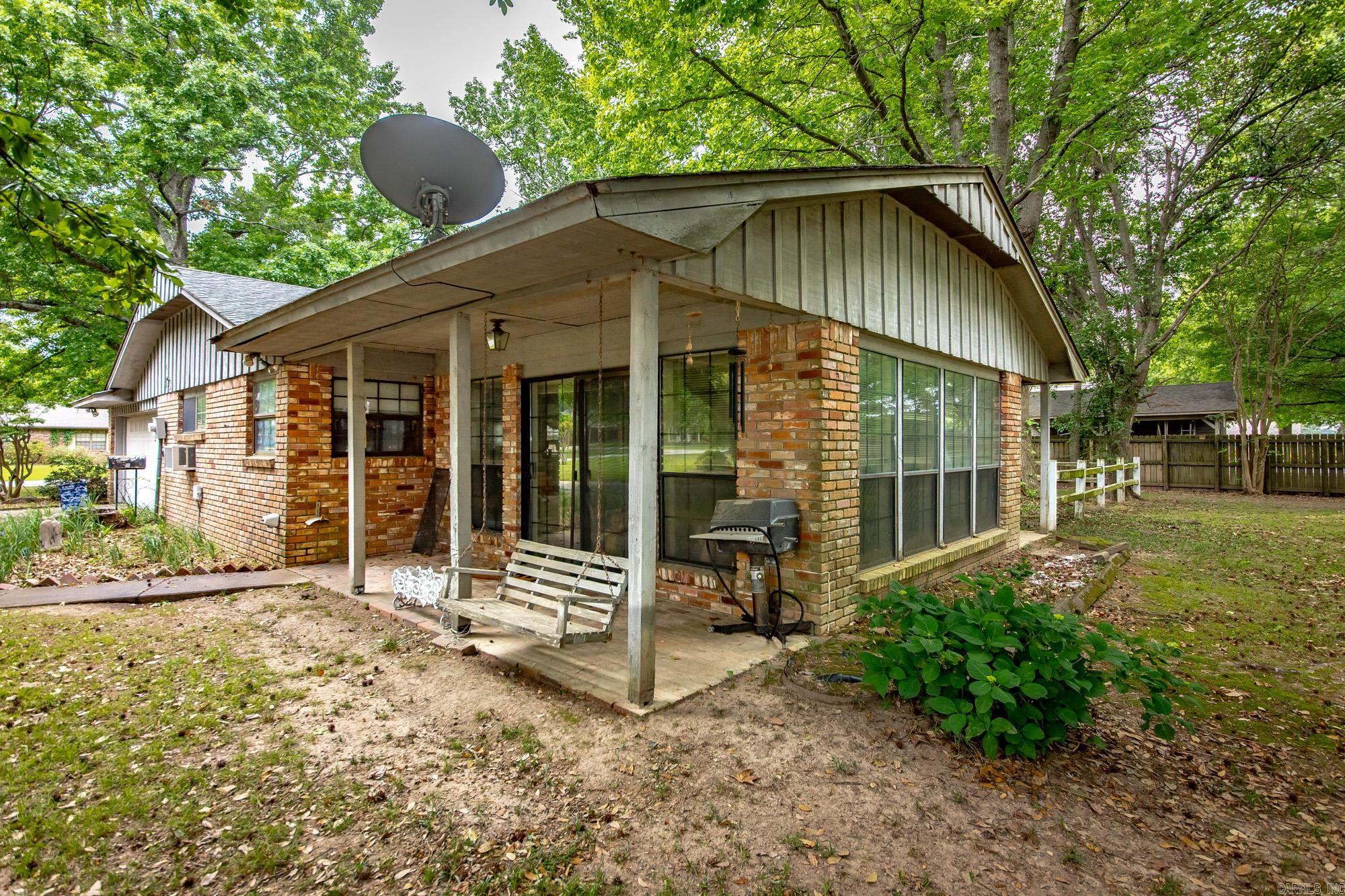 203 Cottonwood Drive England, AR 72046