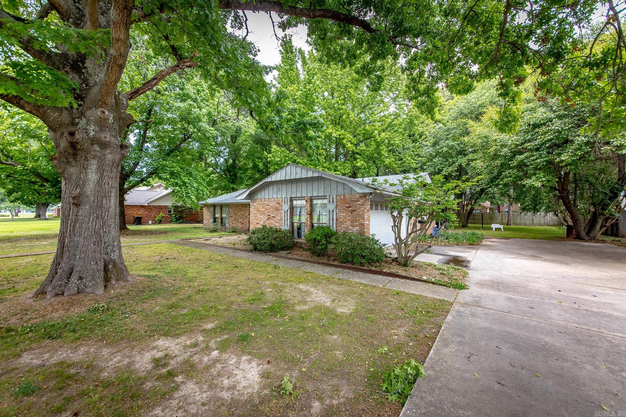 203 Cottonwood Drive England, AR 72046