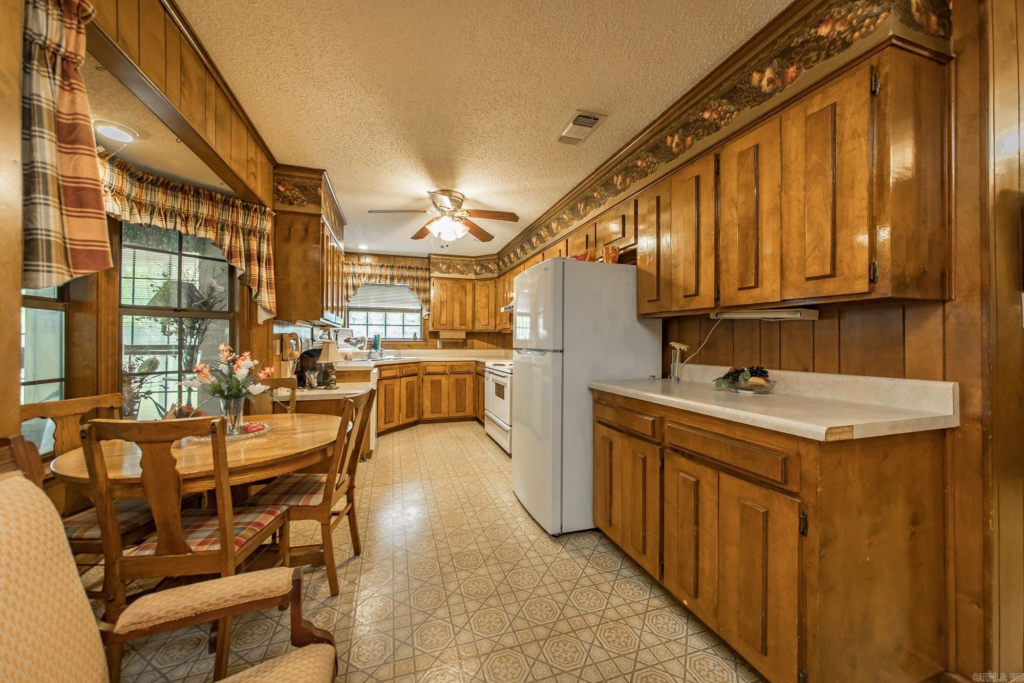 203 Cottonwood Drive England, AR 72046