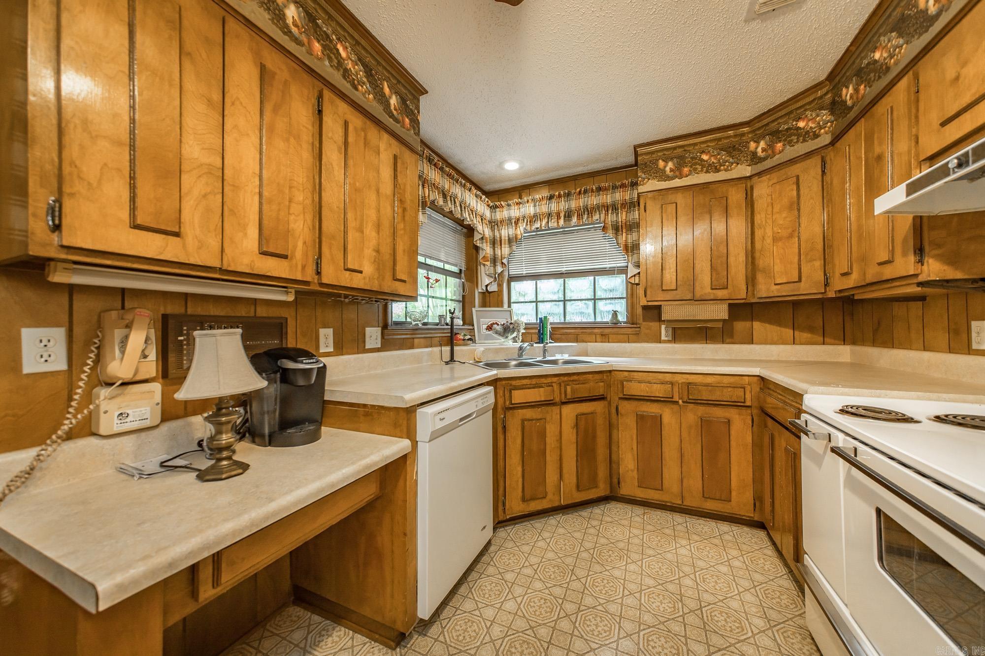 203 Cottonwood Drive England, AR 72046