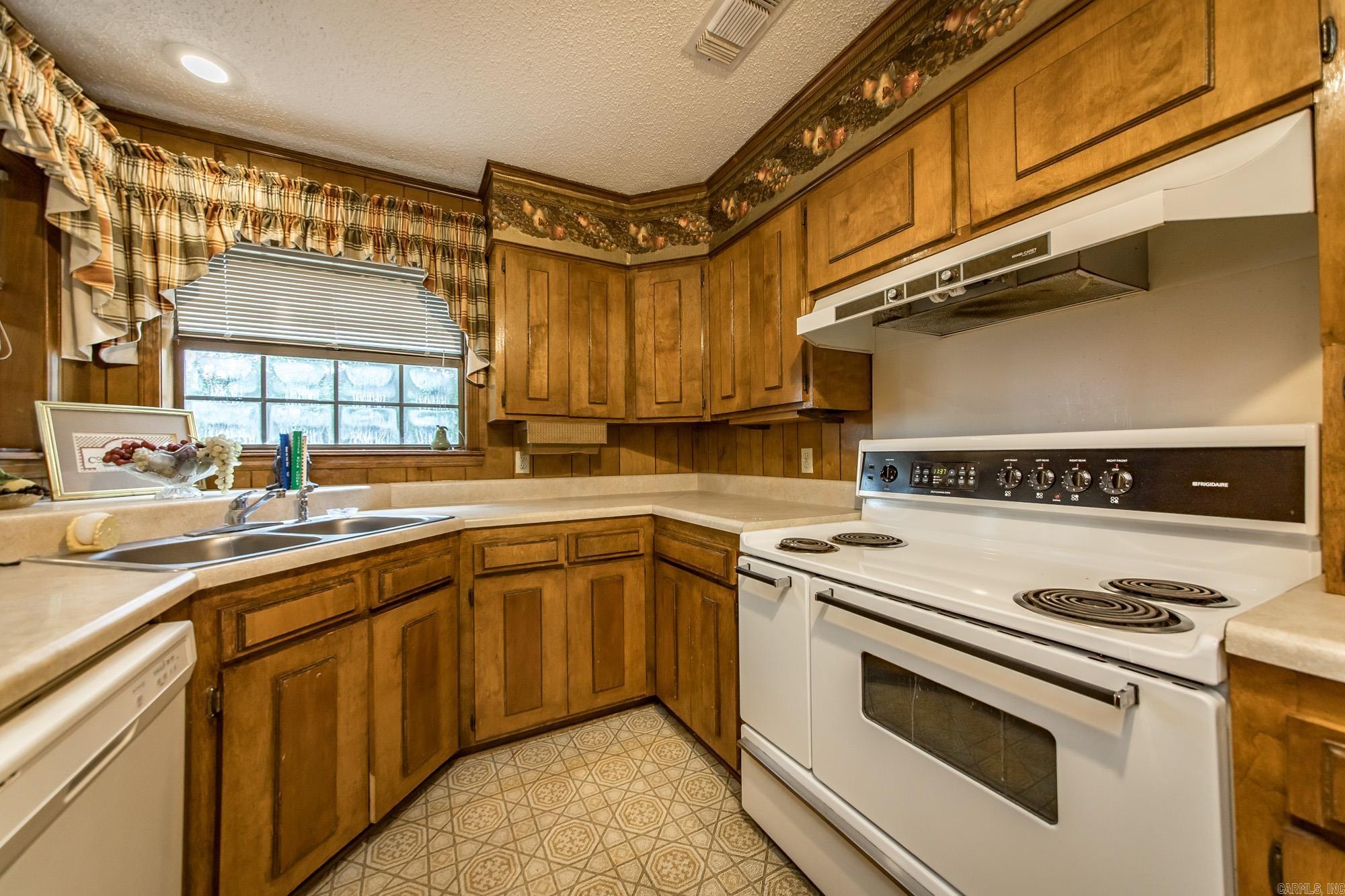 203 Cottonwood Drive England, AR 72046