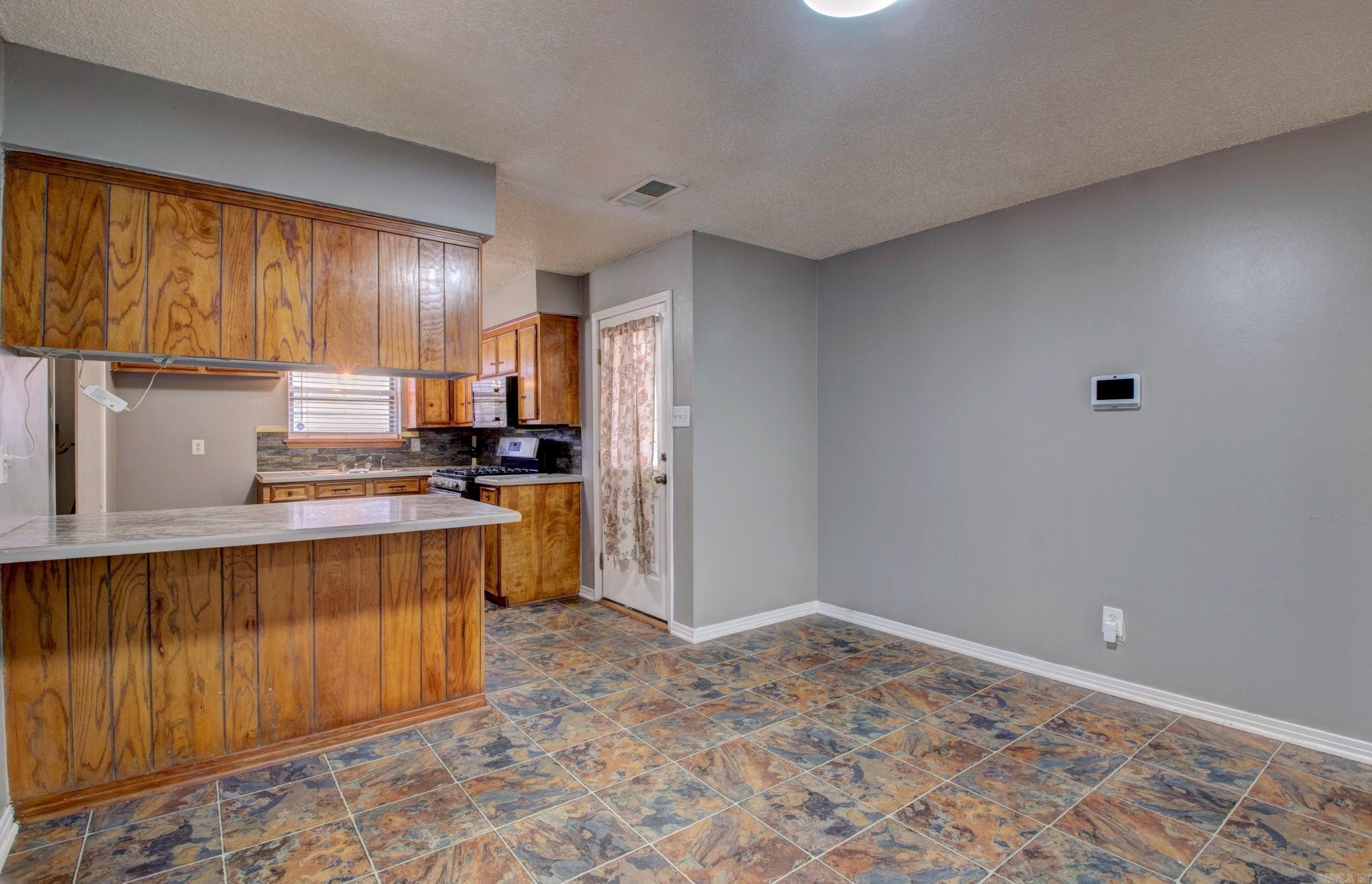 8 Bay  Little Rock, AR