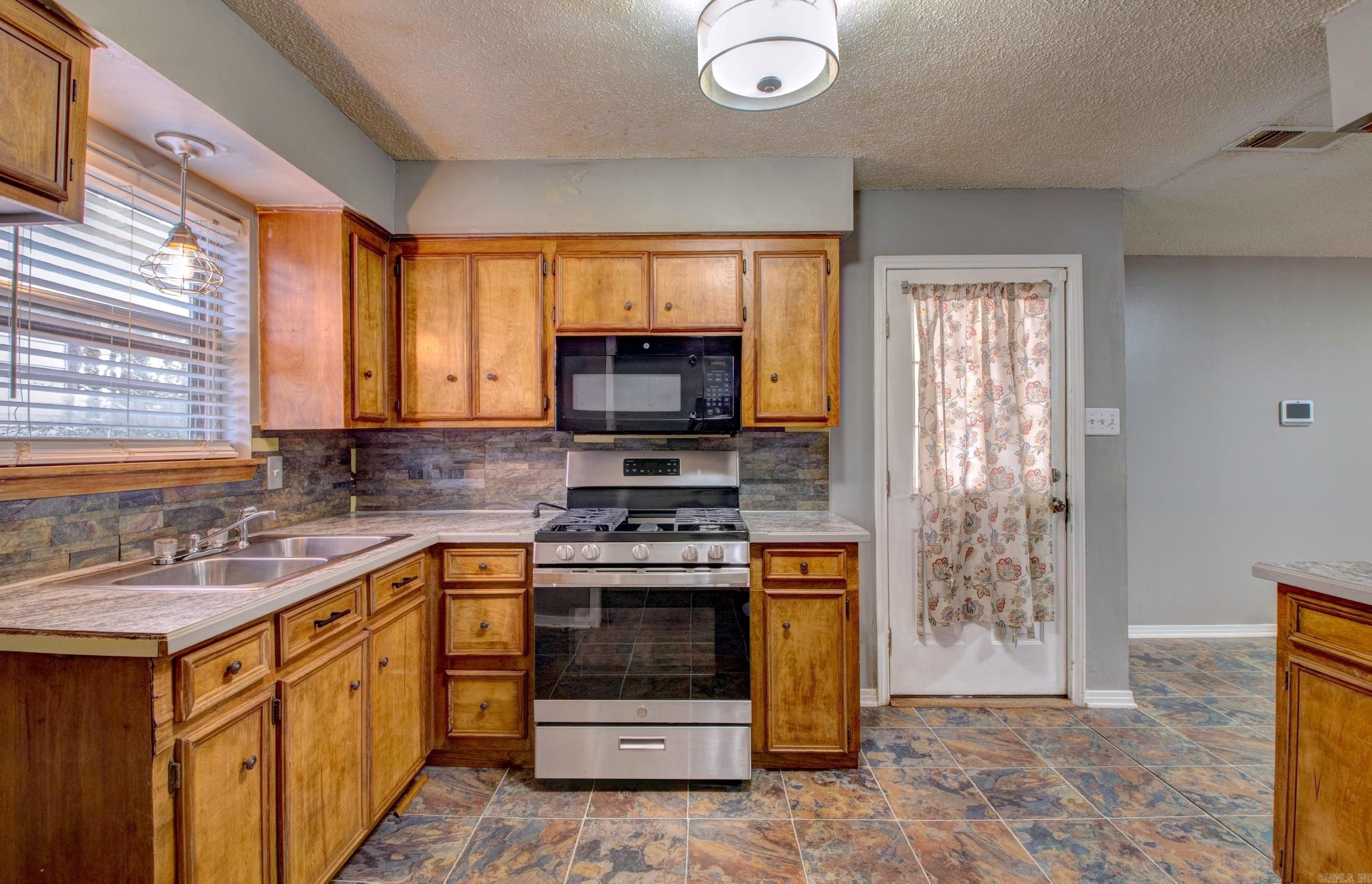 8 Bay  Little Rock, AR