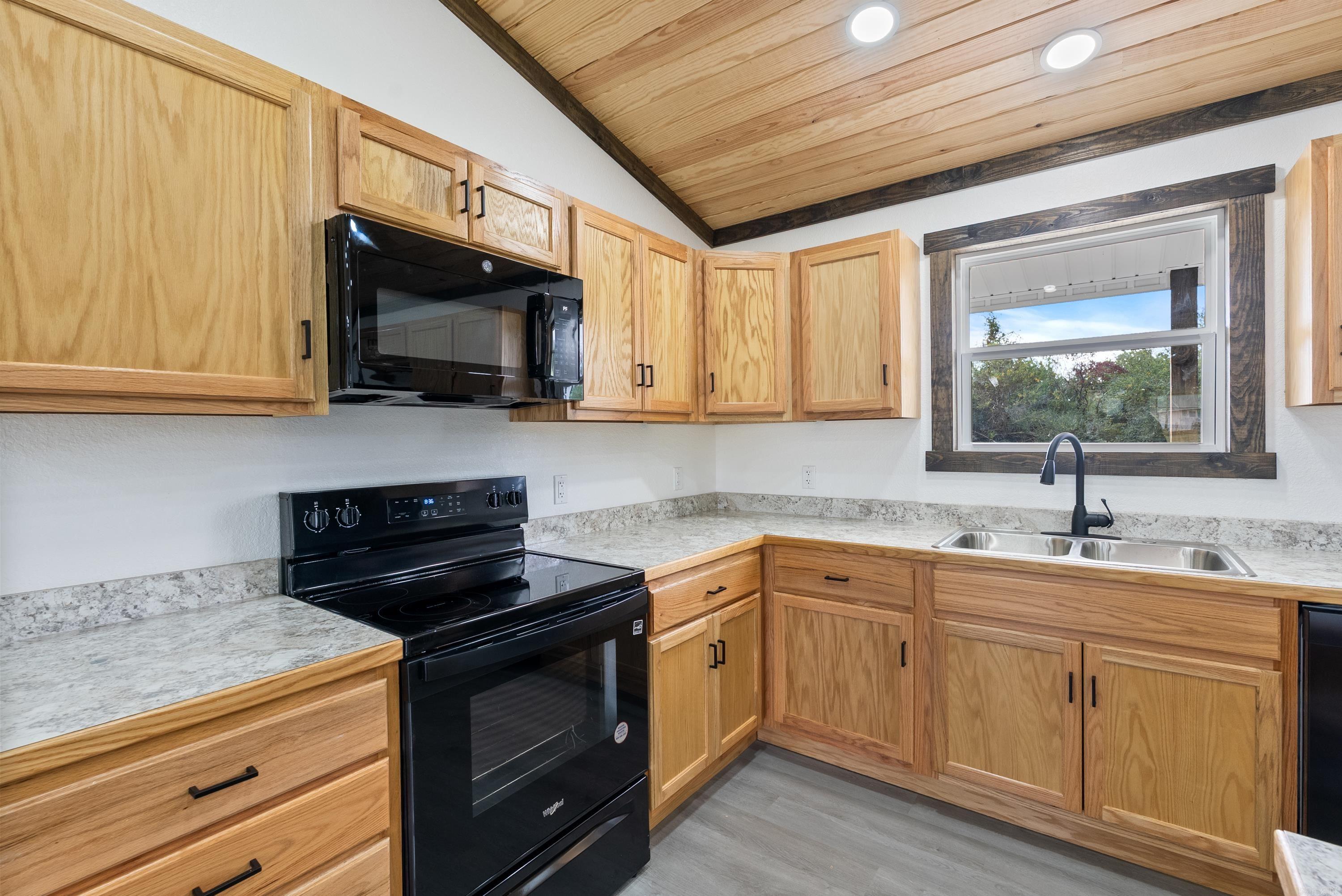 642 School  Rose Bud, AR