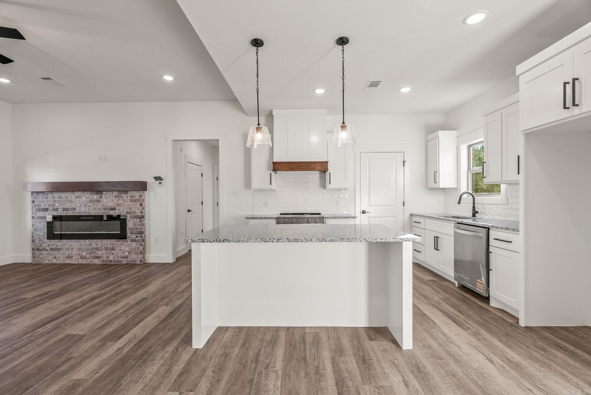 21 West Cedar Hill Road Greenbrier, AR 72058