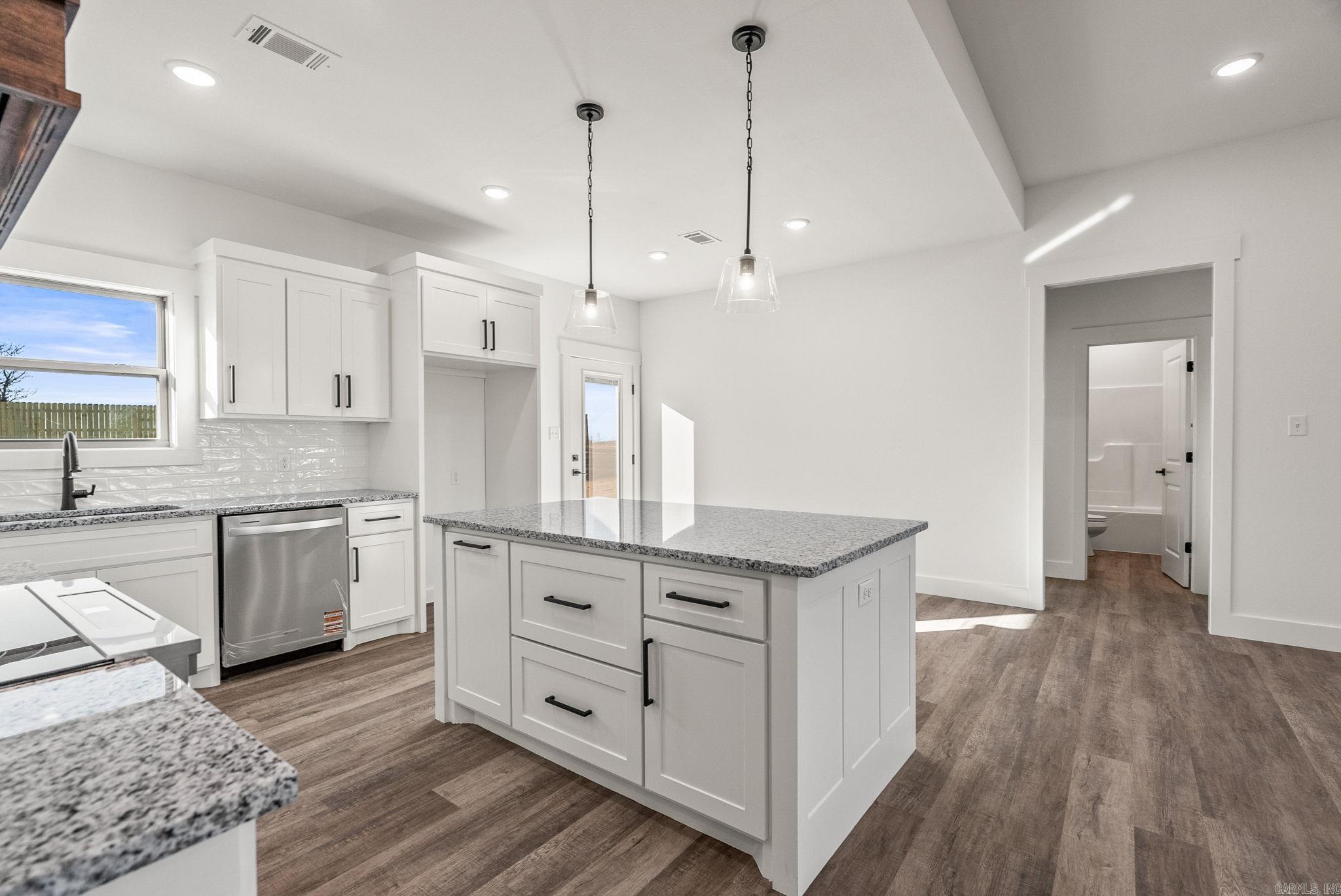 21 West Cedar Hill Road Greenbrier, AR 72058