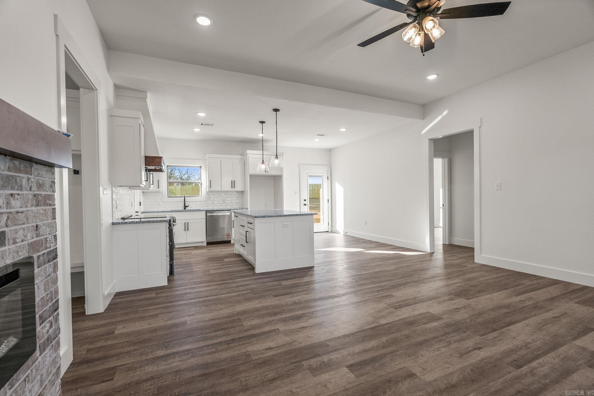 21 West Cedar Hill Road Greenbrier, AR 72058