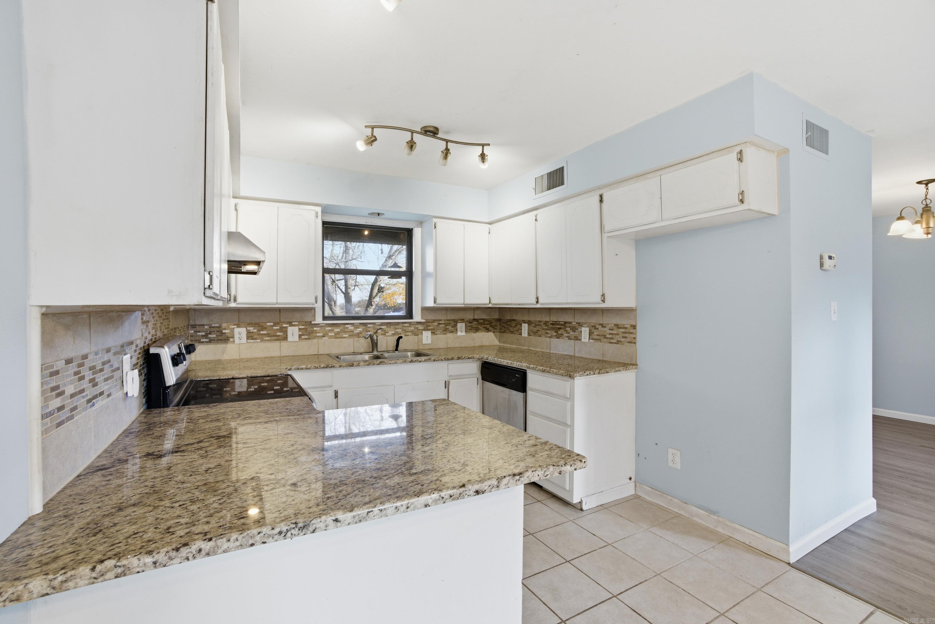 907 Mountain Valley Dr  Perryville, AR