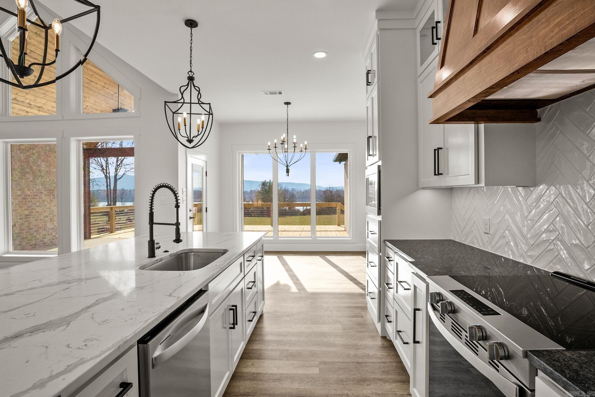 130 Emerald Lane  Greers Ferry, AR