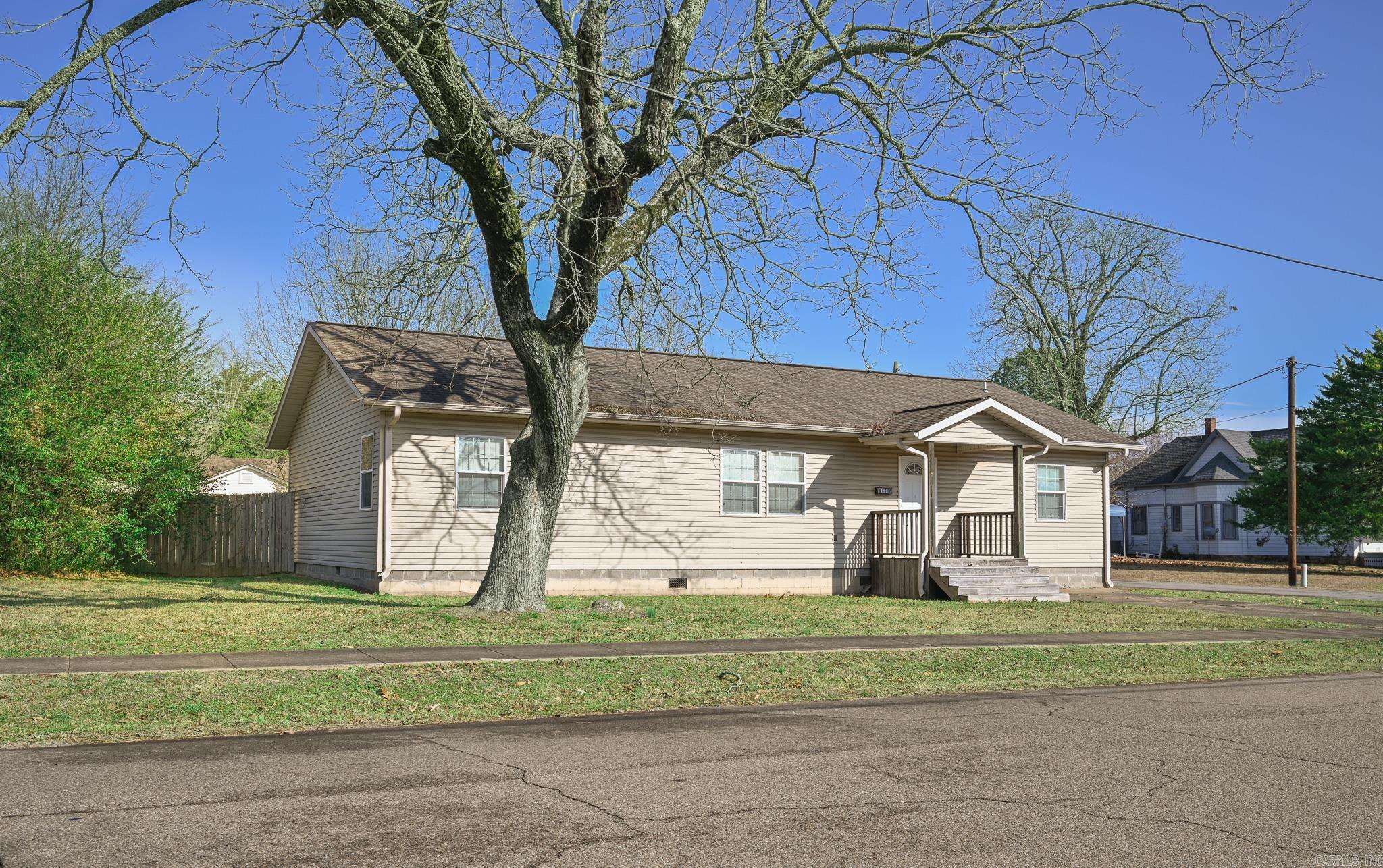 1103 Magnolia Ave  Mena, AR