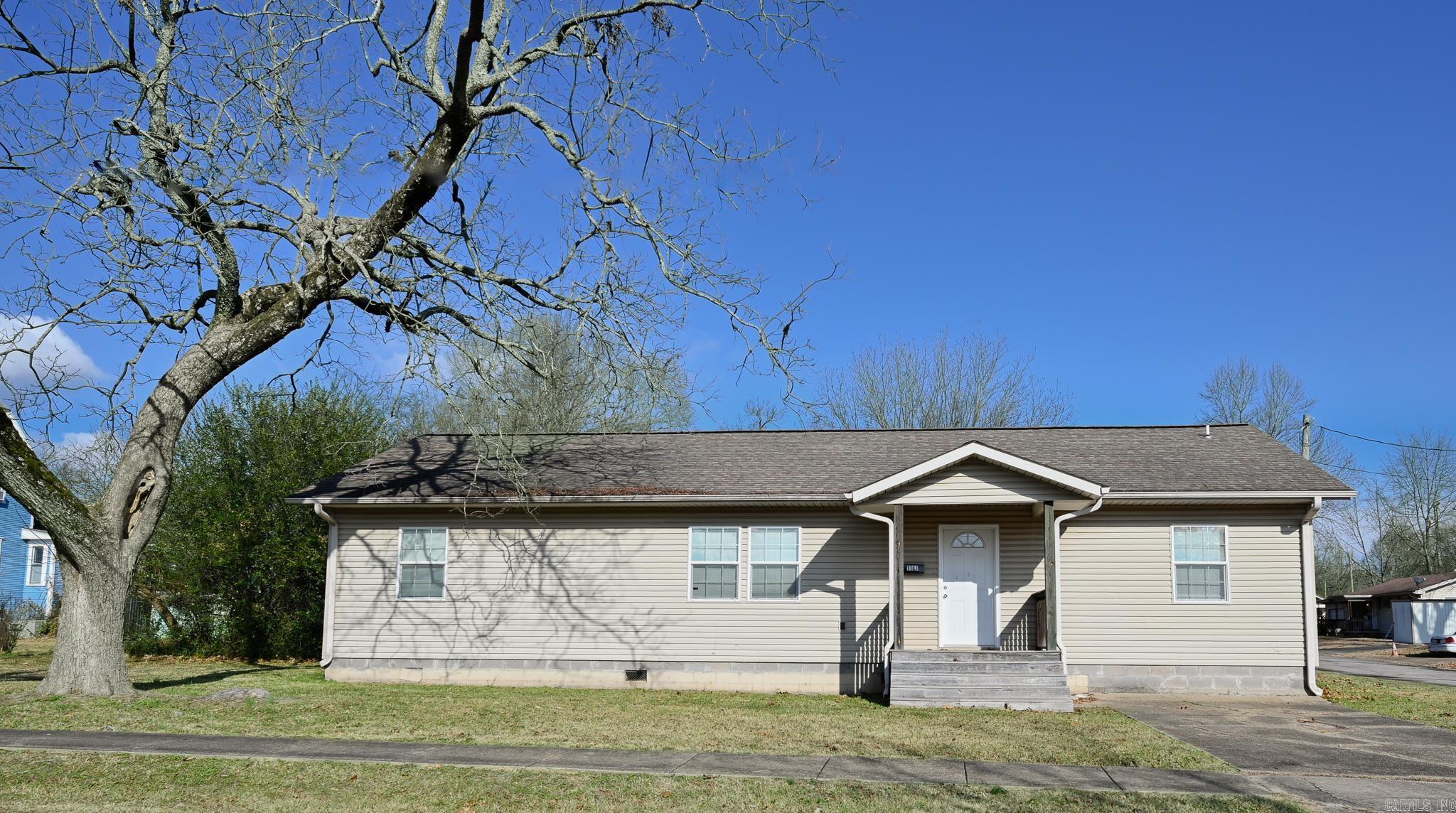 1103 Magnolia Ave  Mena, AR