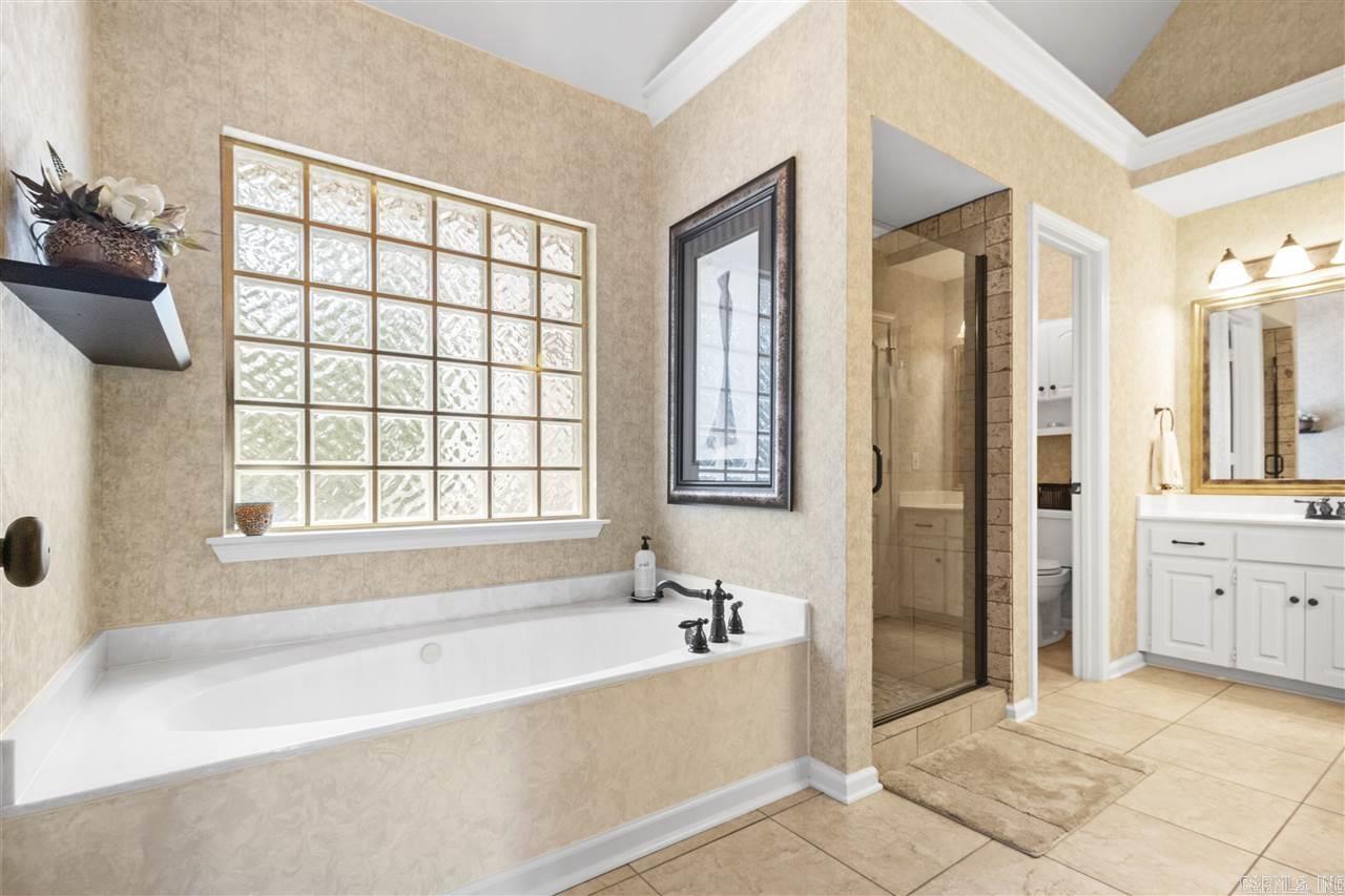 21 Edgewater Court  Jacksonville, AR