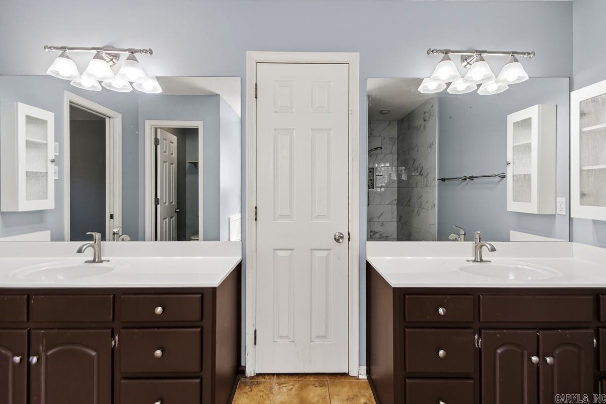 9 Vail Maumelle, AR 72113