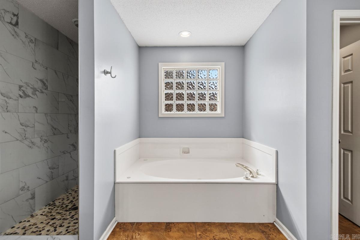 9 Vail Maumelle, AR 72113