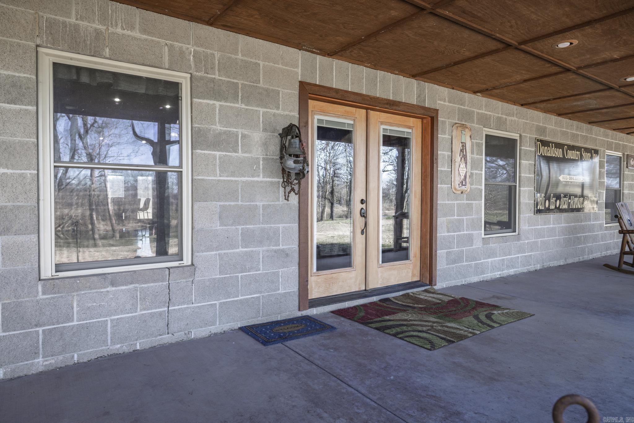 100 Lake  Donaldson, AR