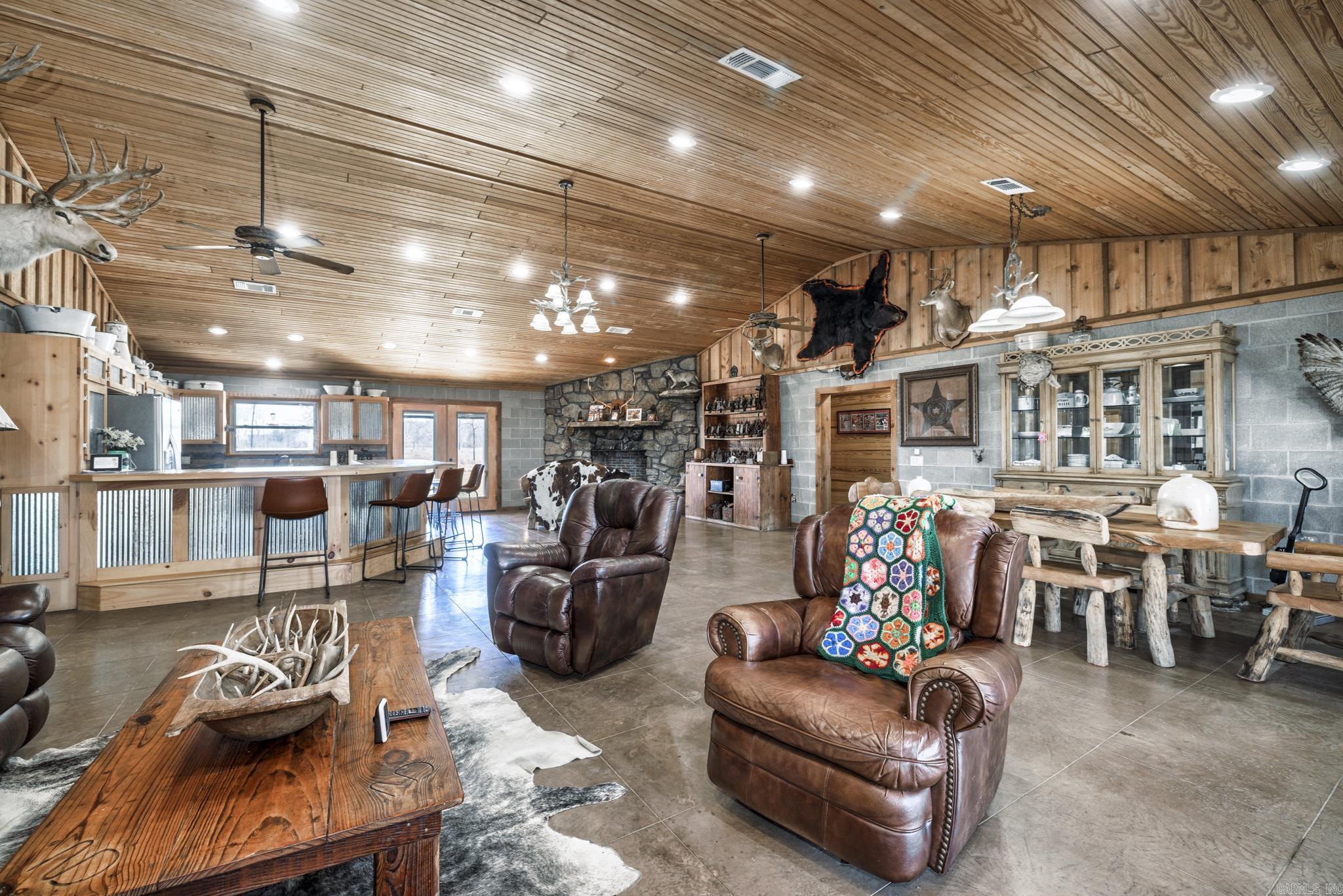 100 Lake  Donaldson, AR