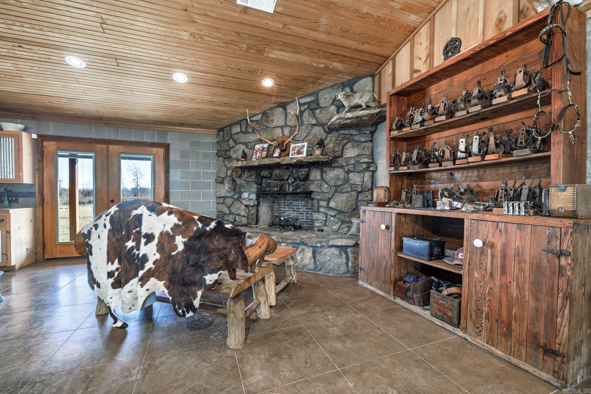 100 Lake  Donaldson, AR