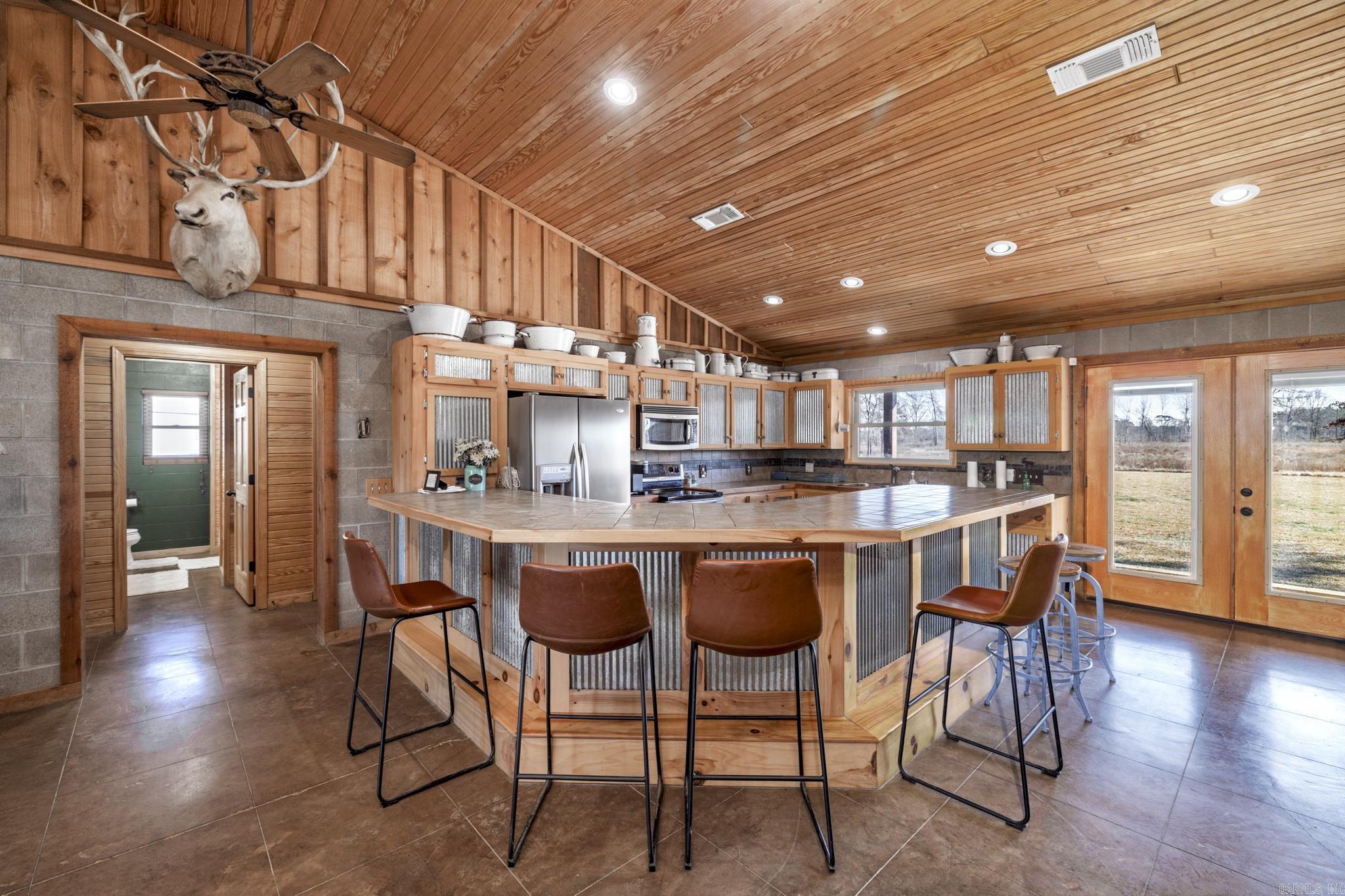 100 Lake  Donaldson, AR