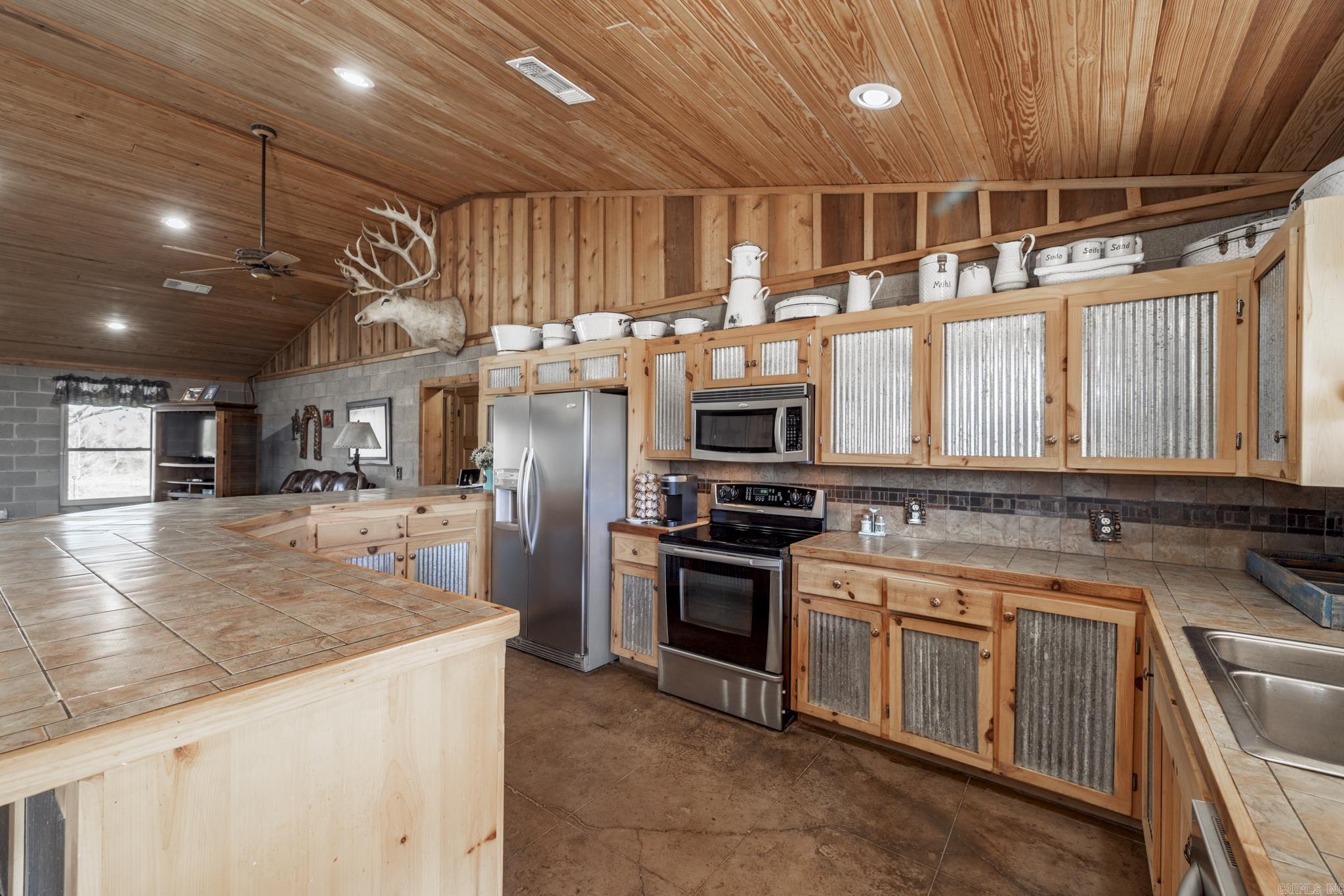 100 Lake  Donaldson, AR