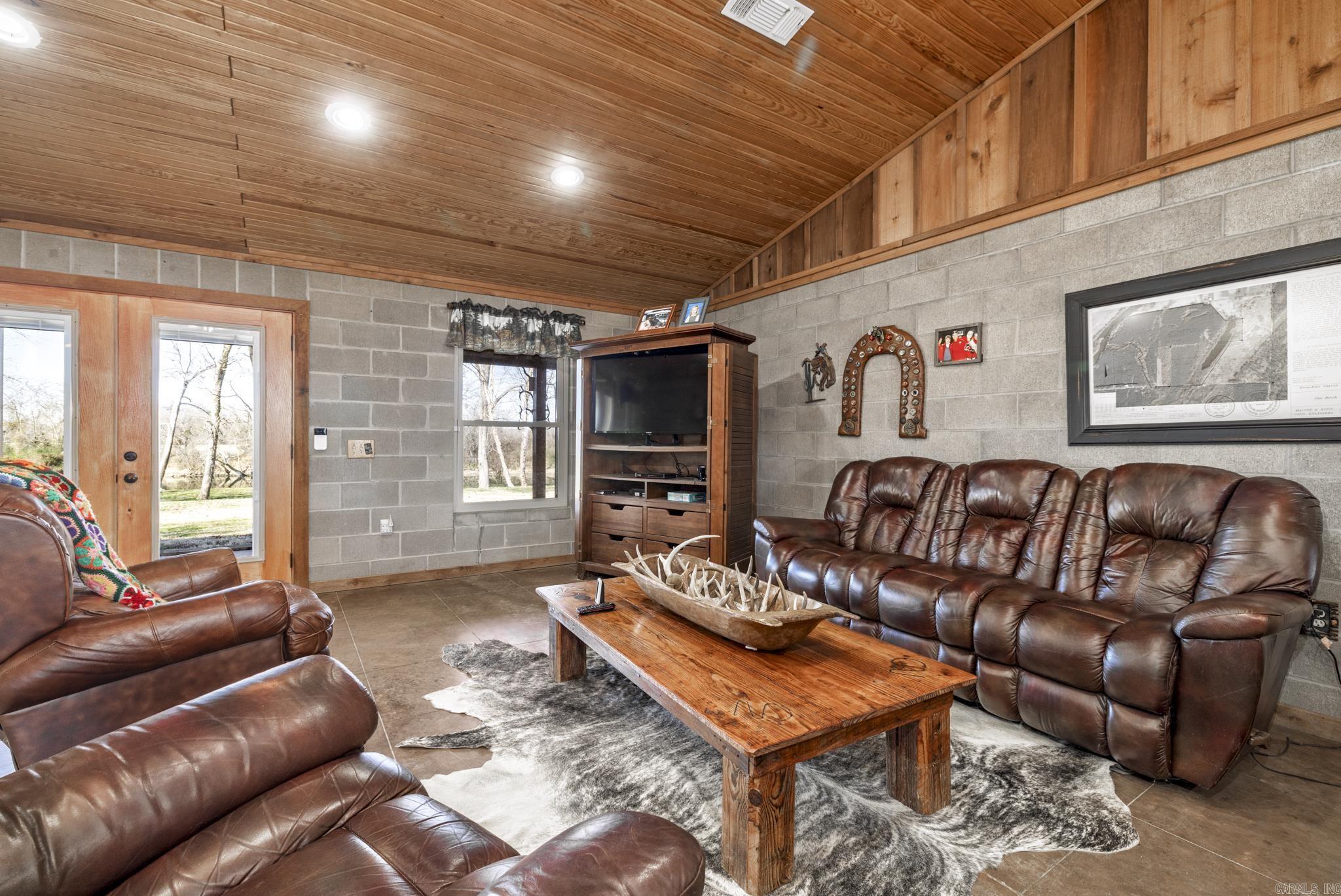 100 Lake  Donaldson, AR