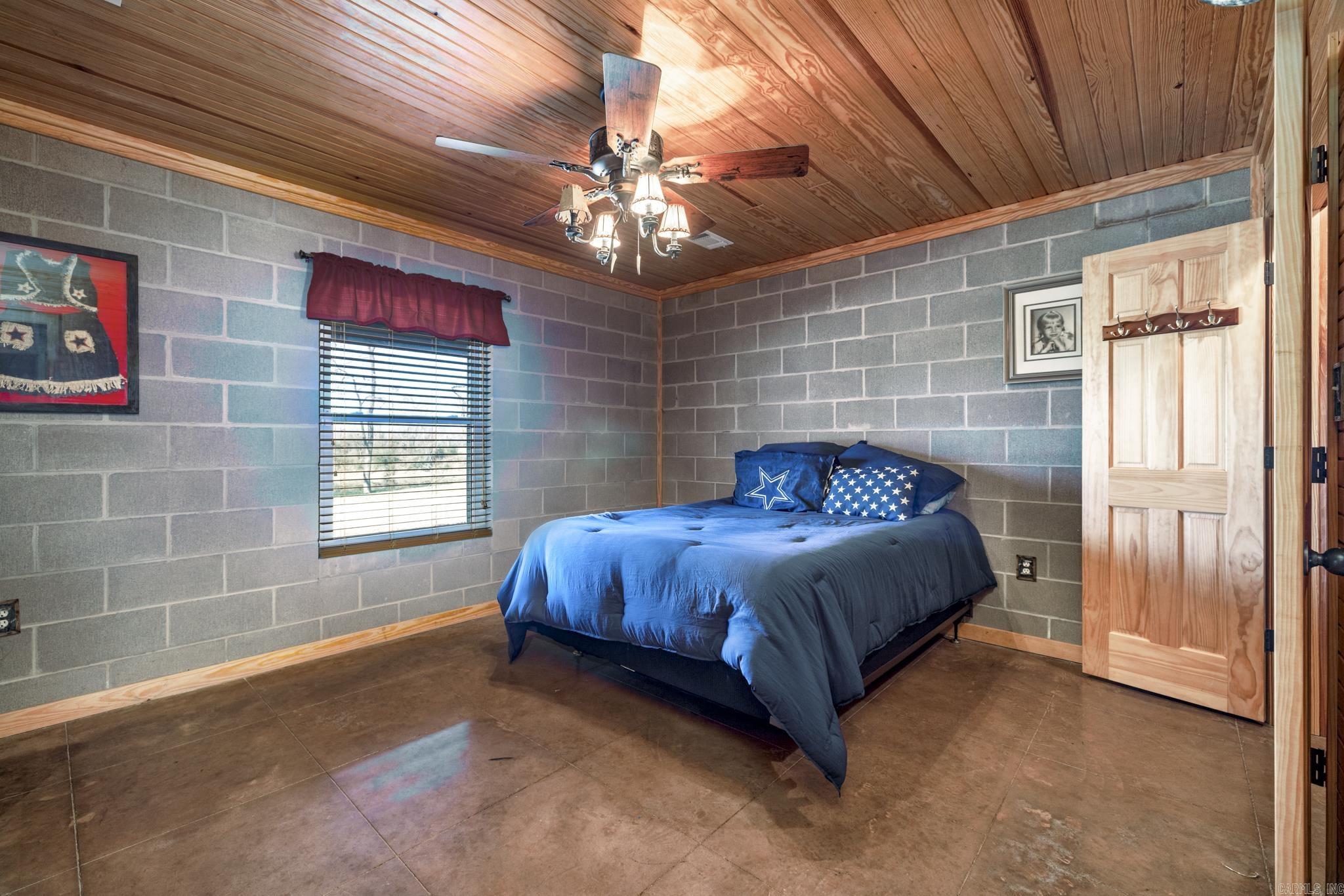 100 Lake  Donaldson, AR