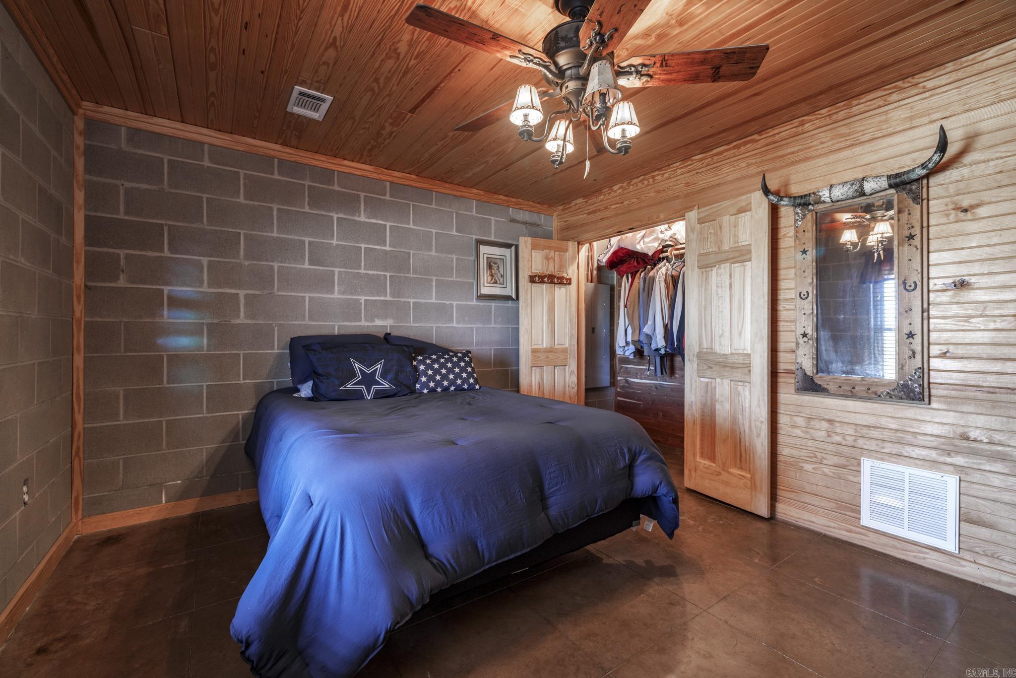 100 Lake  Donaldson, AR