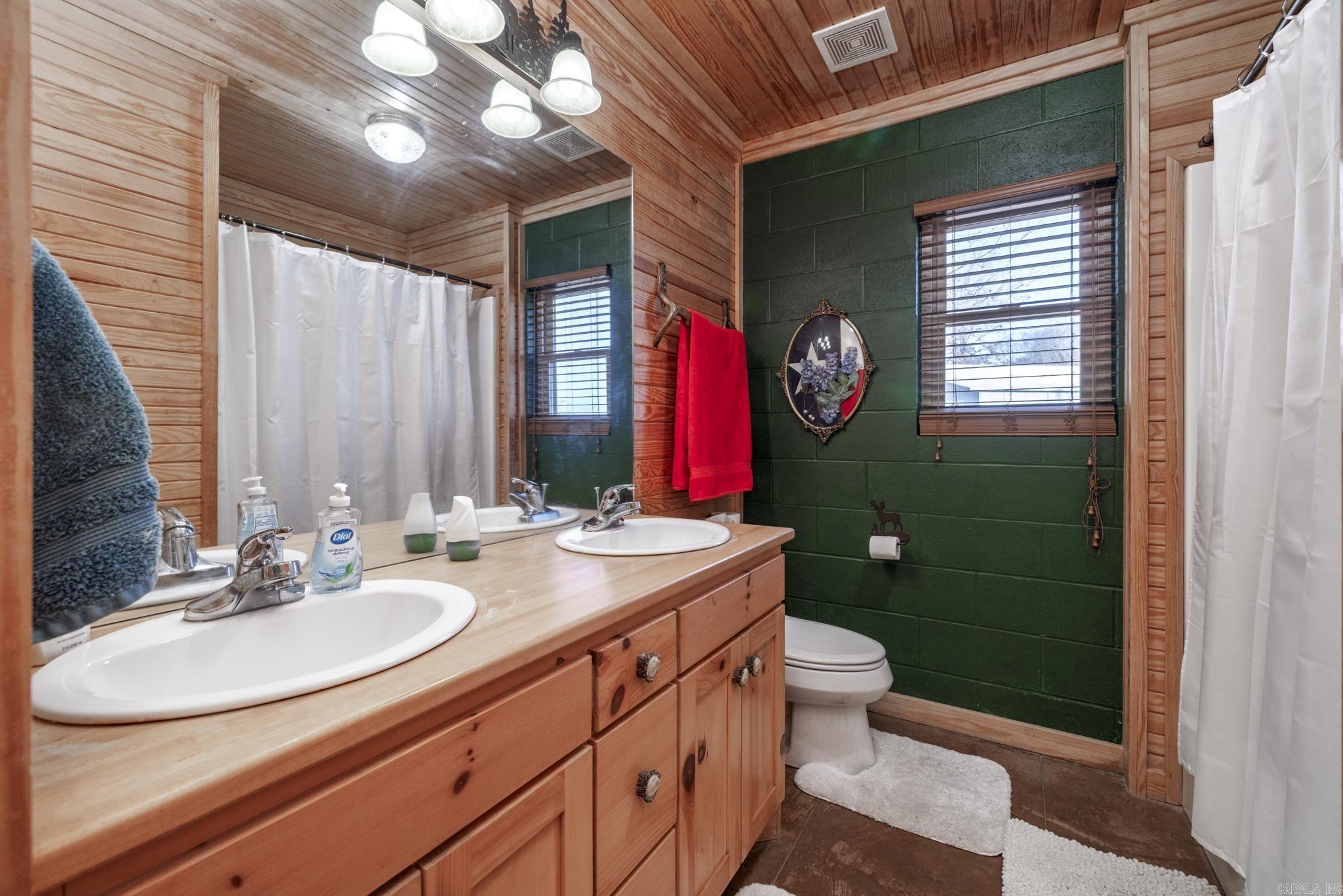 100 Lake  Donaldson, AR