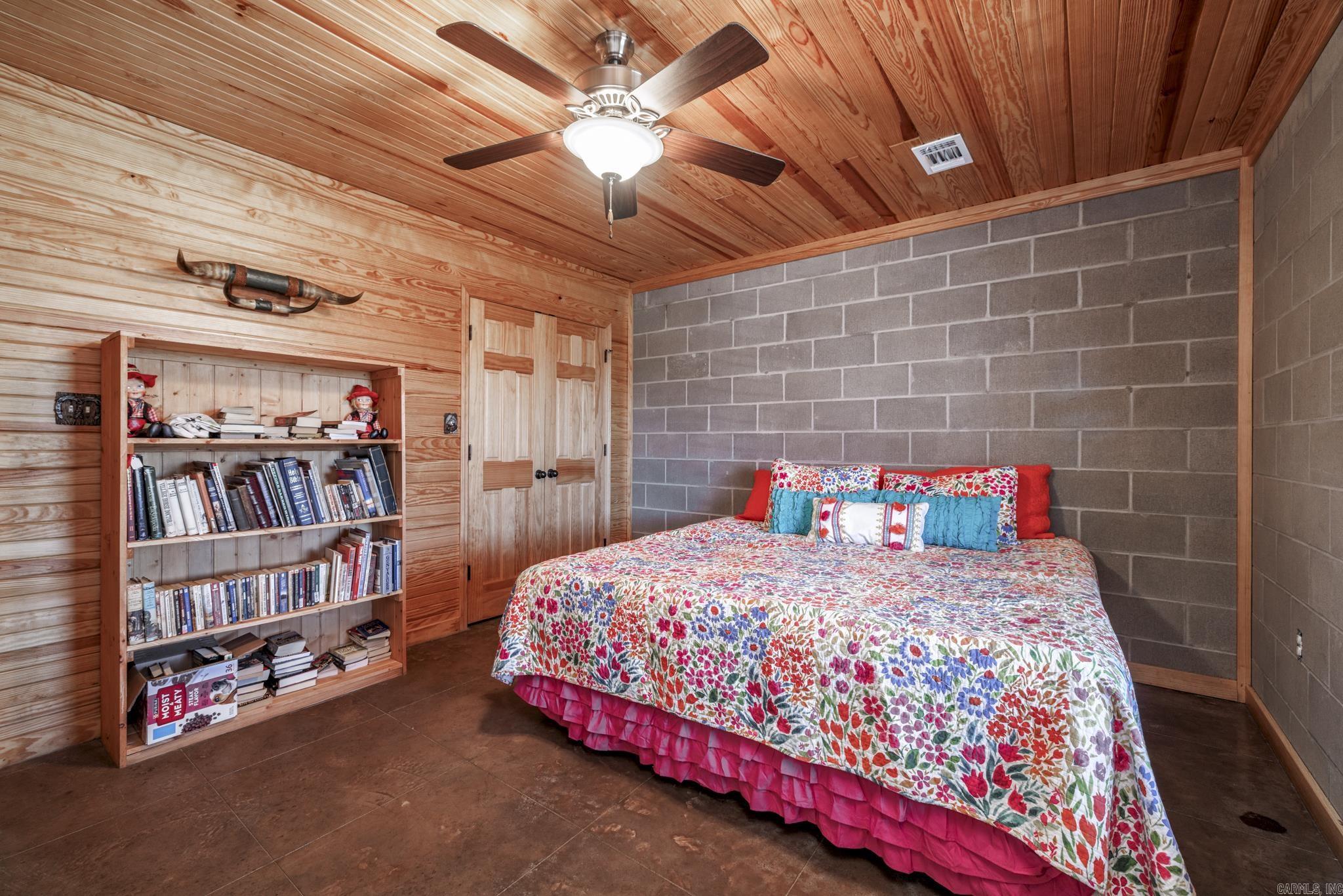 100 Lake  Donaldson, AR