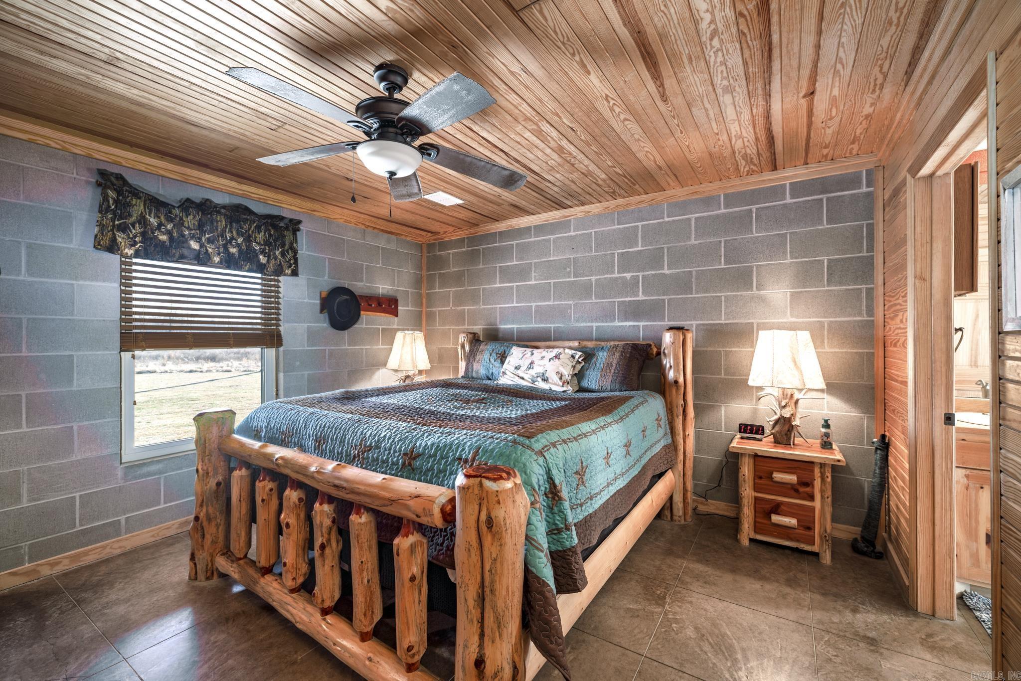 100 Lake  Donaldson, AR