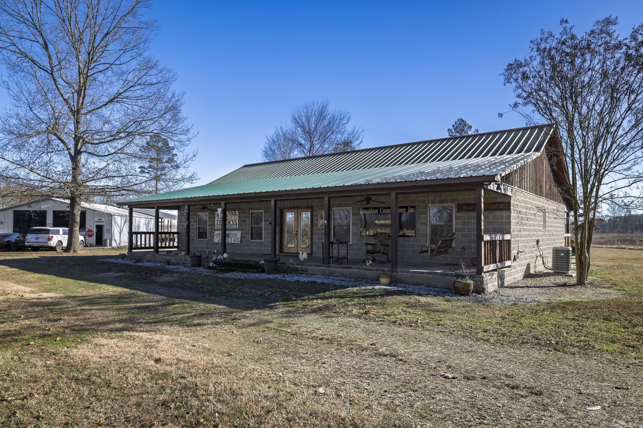 100 Lake  Donaldson, AR