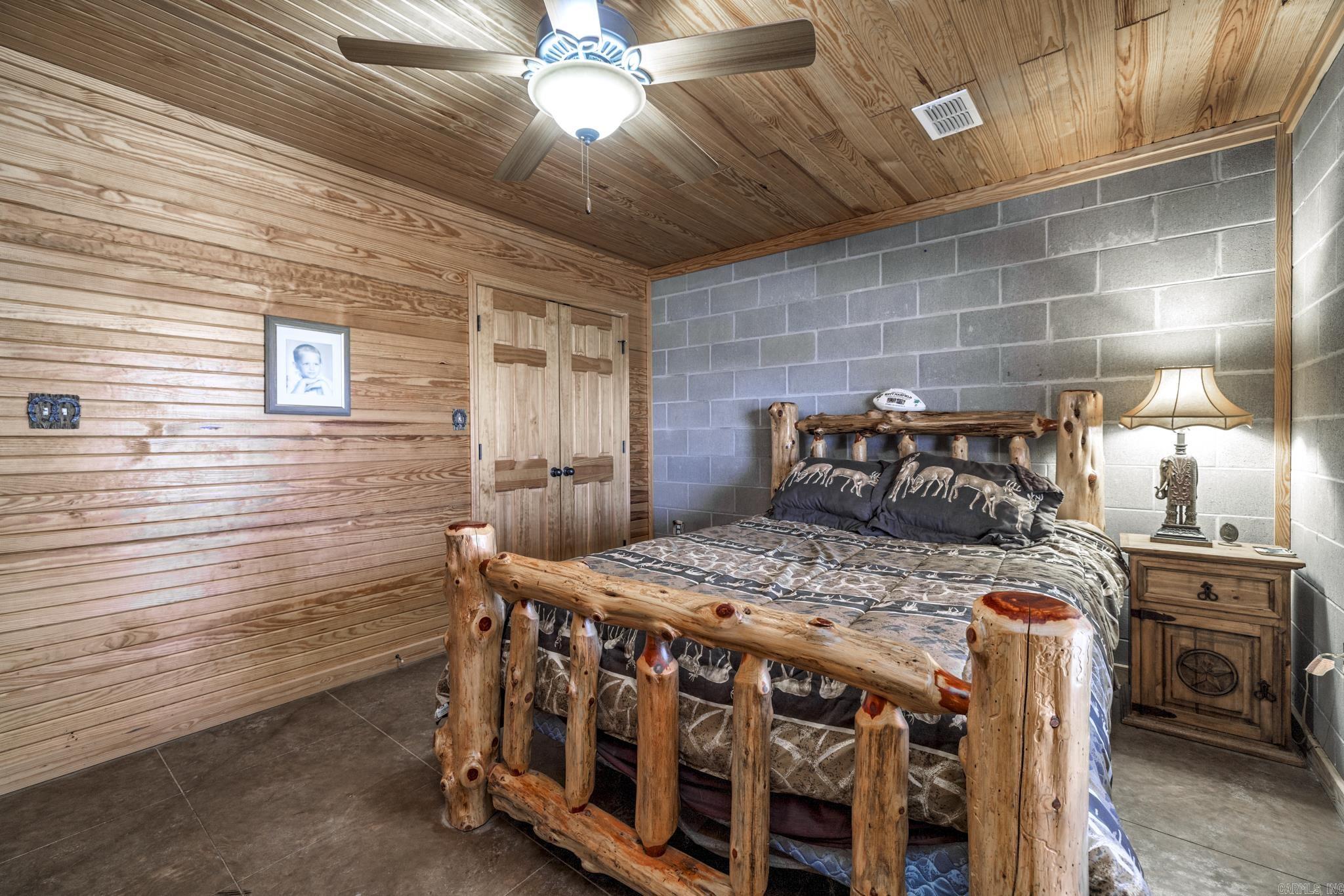 100 Lake  Donaldson, AR