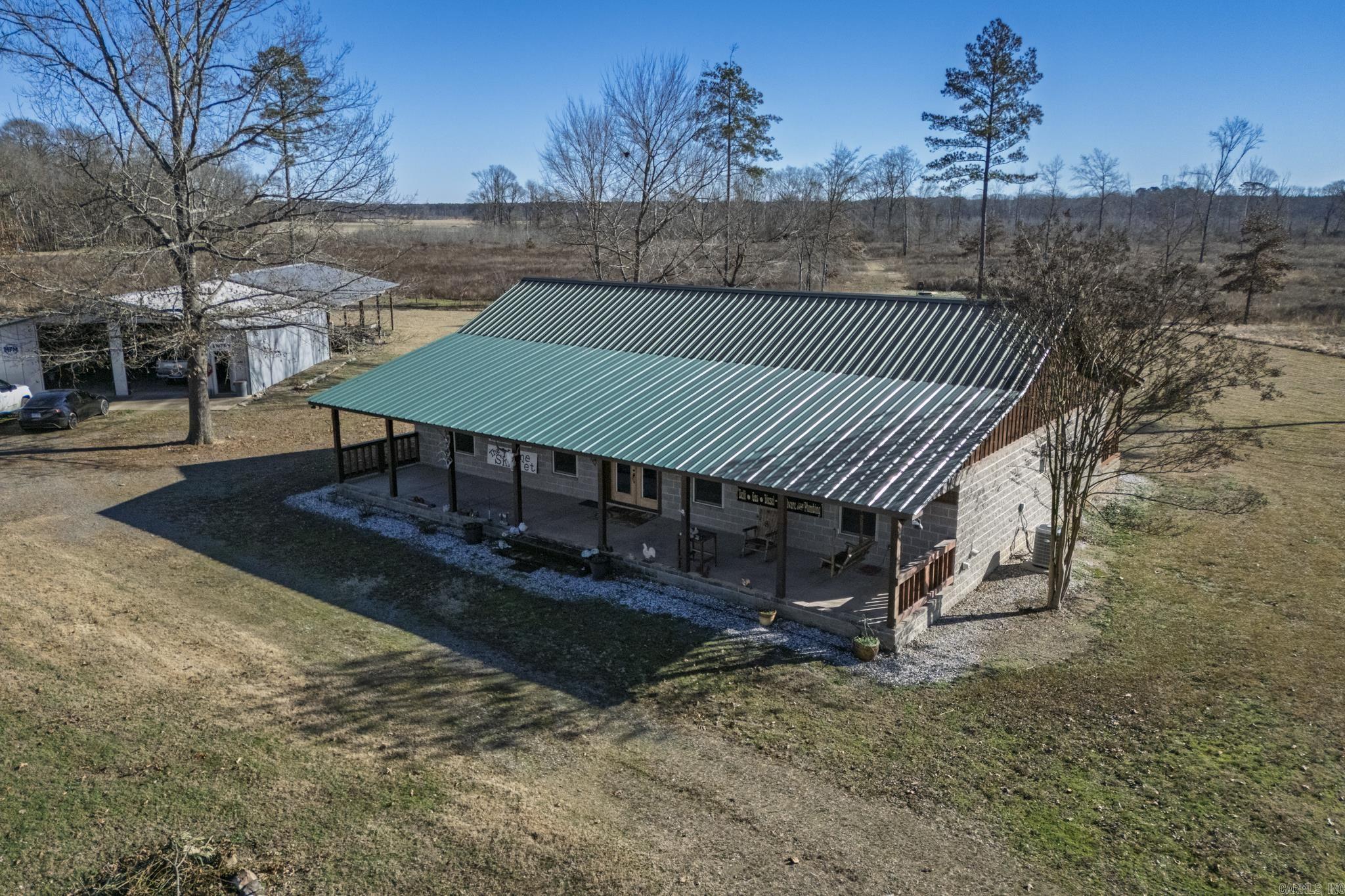 100 Lake  Donaldson, AR