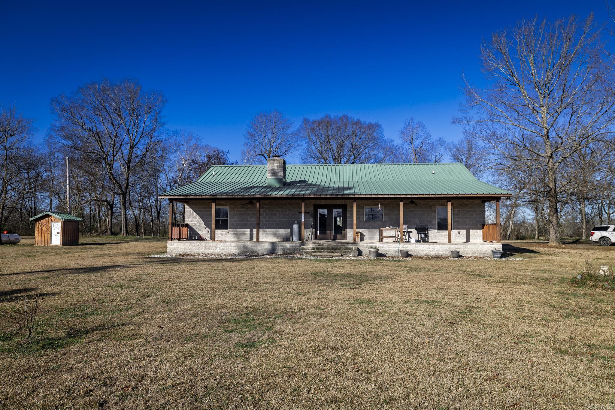 100 Lake  Donaldson, AR