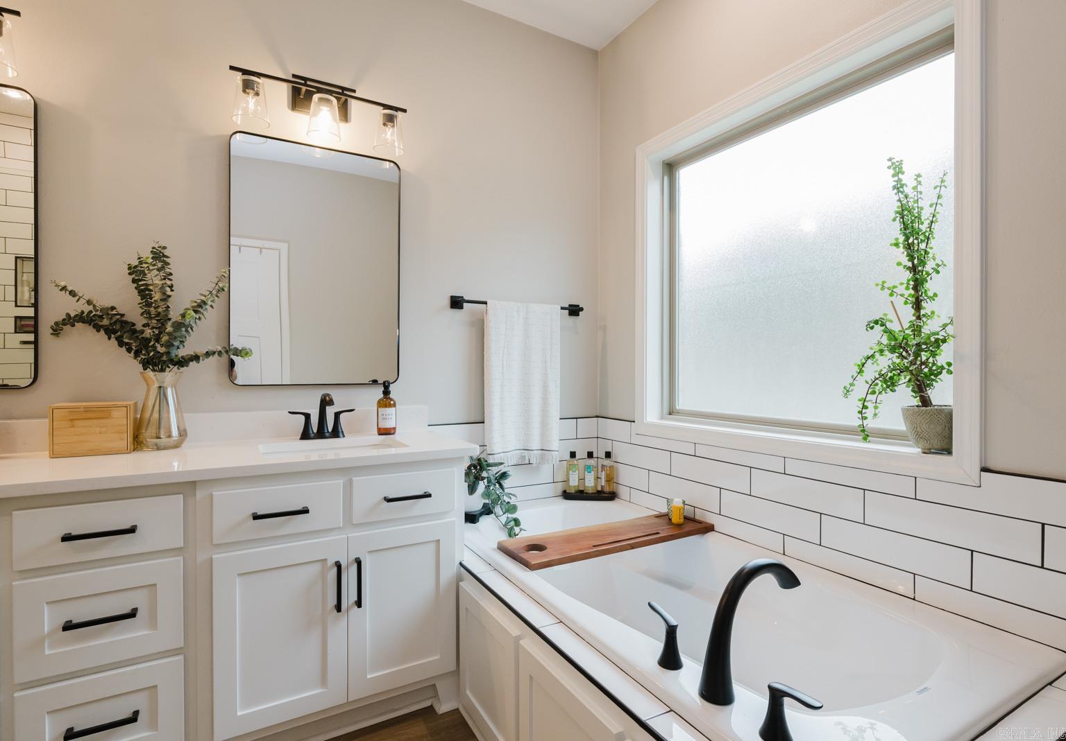 18556 Parkway Pines  Bauxite, AR