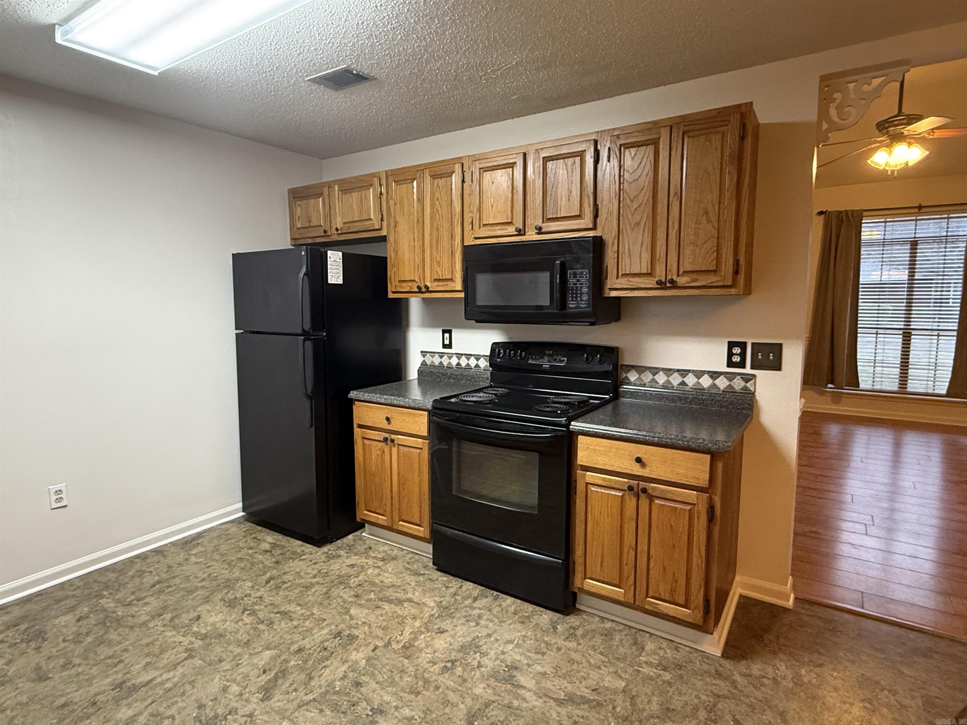 2102 Jonathan  Searcy, AR