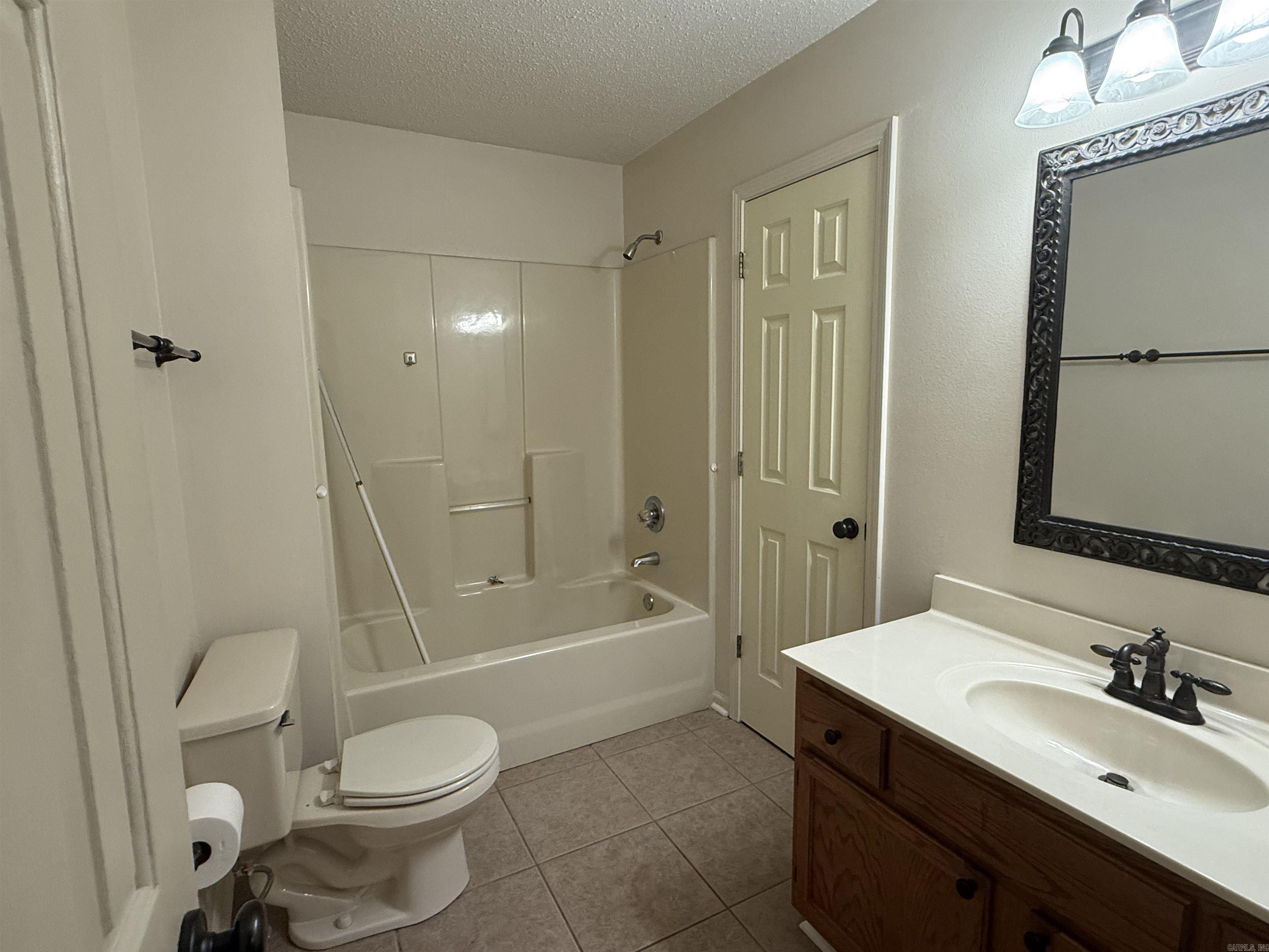 2102 Jonathan  Searcy, AR