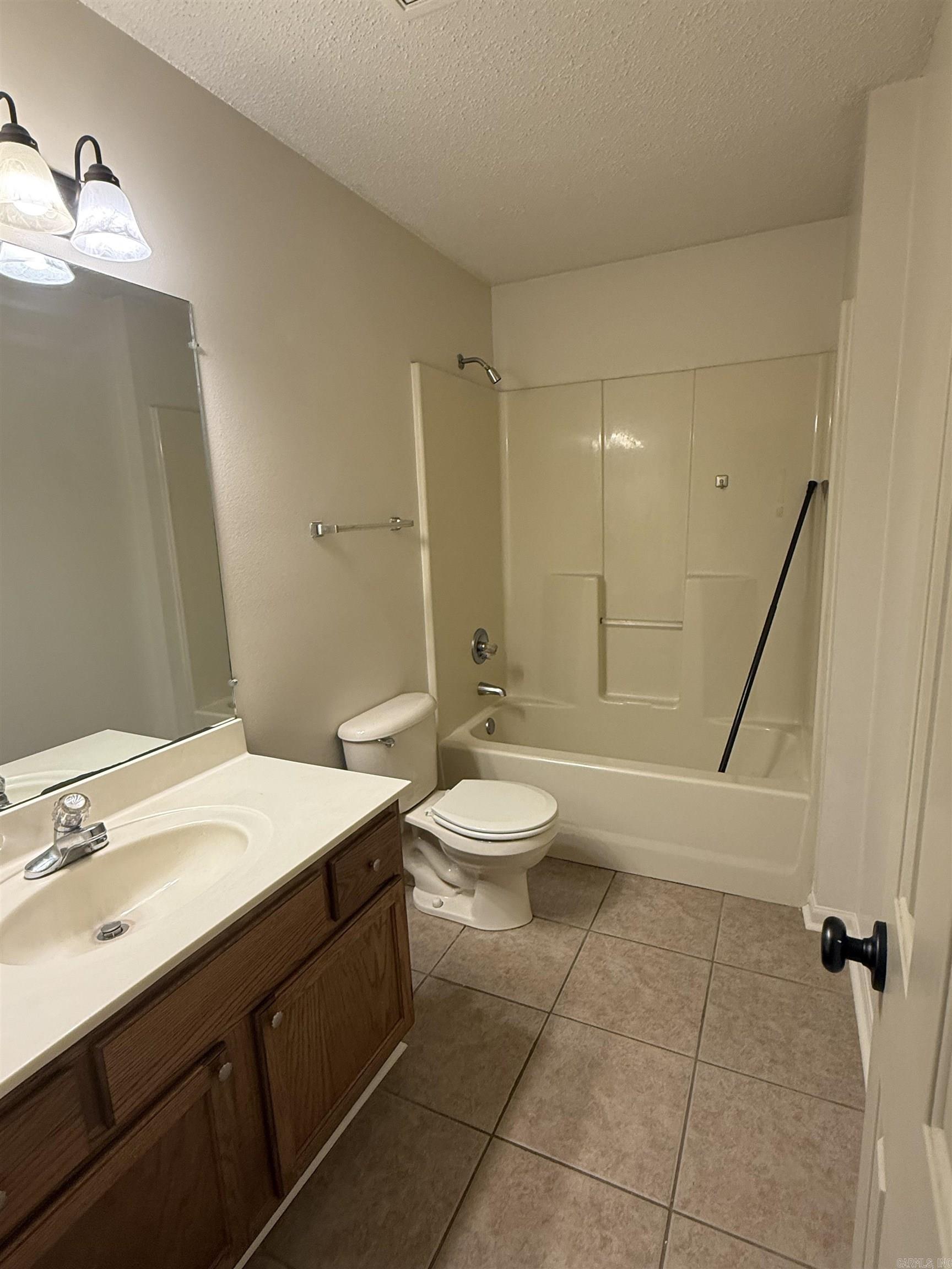 2102 Jonathan  Searcy, AR