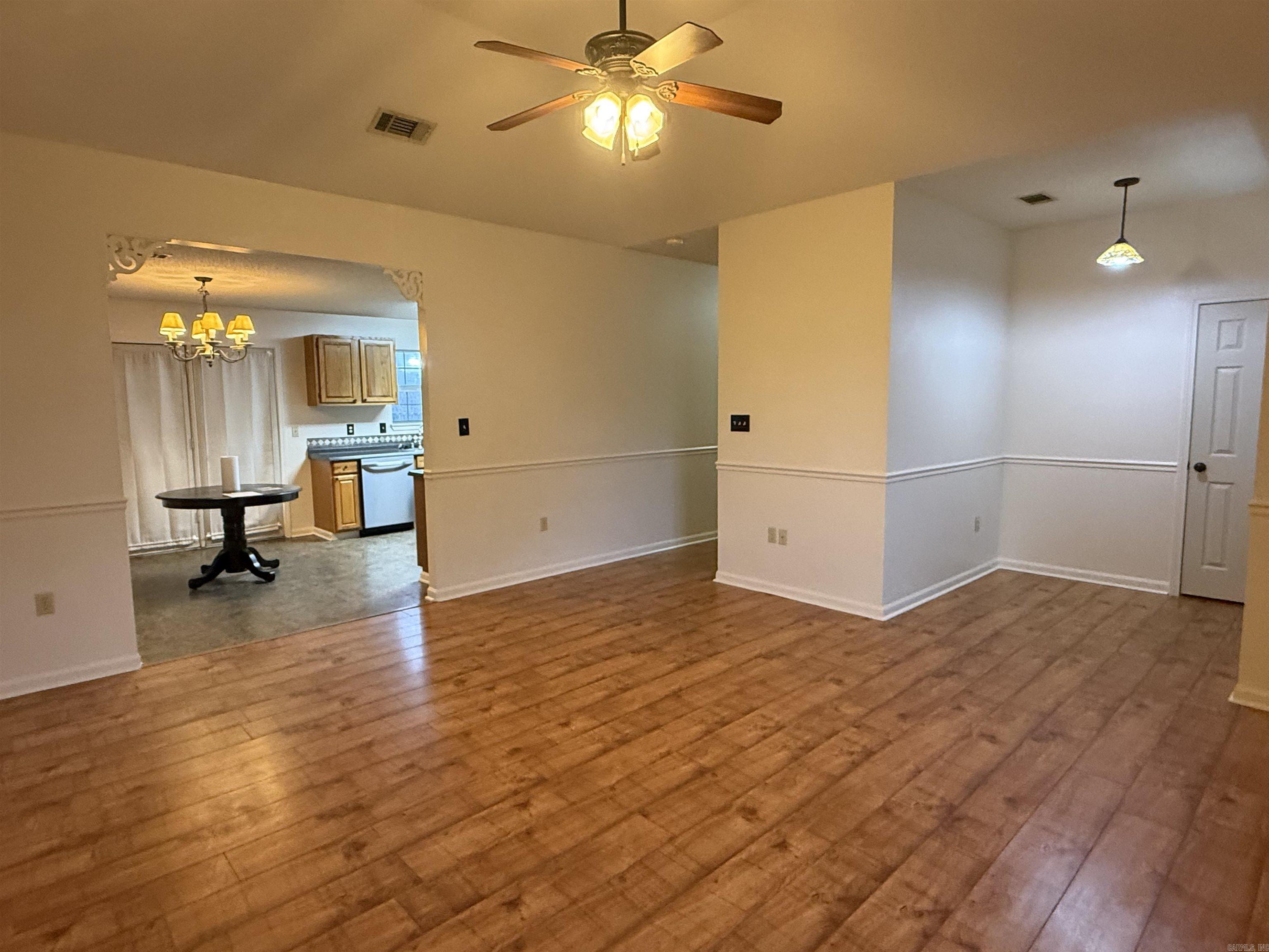 2102 Jonathan  Searcy, AR