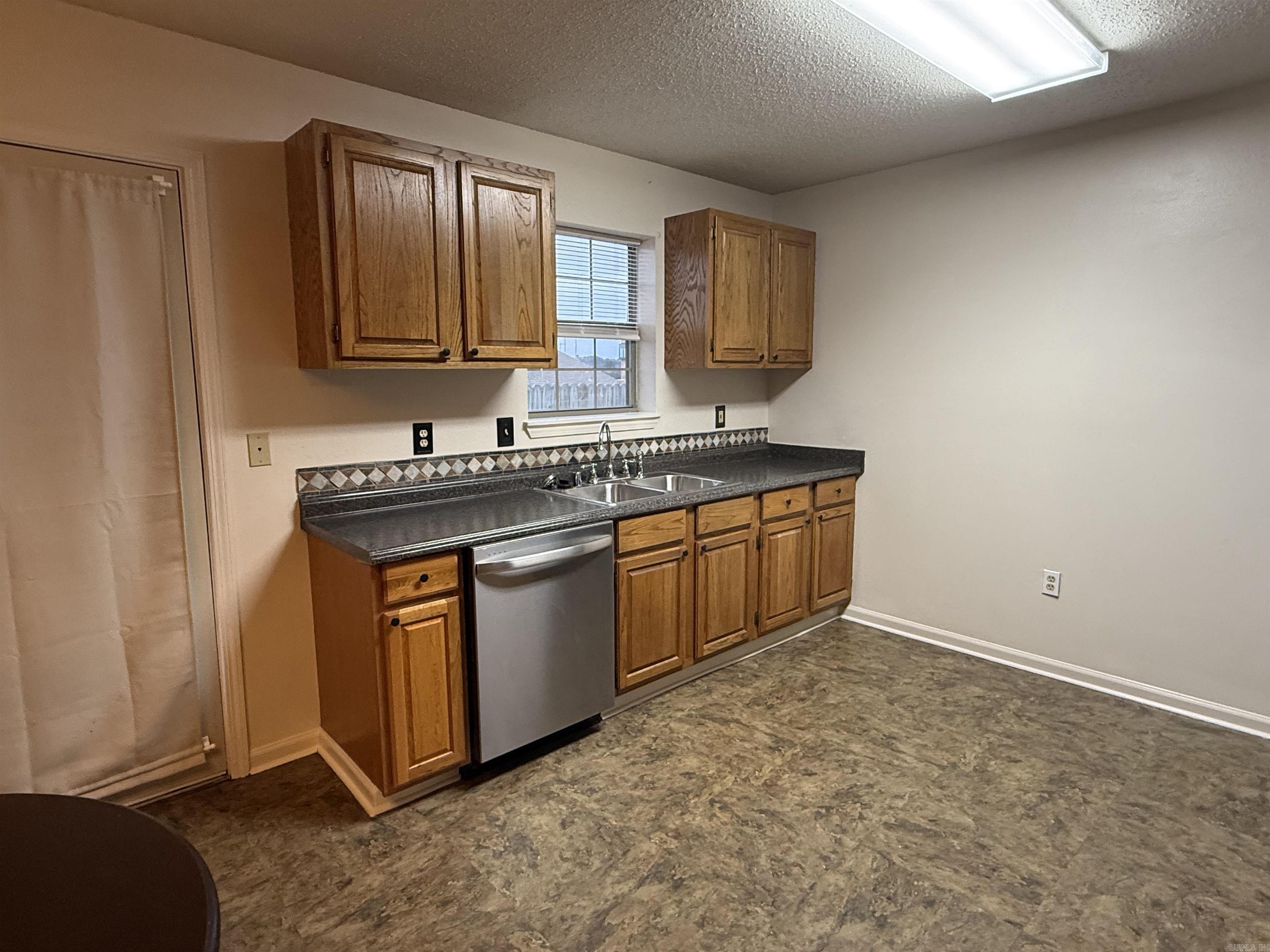 2102 Jonathan  Searcy, AR