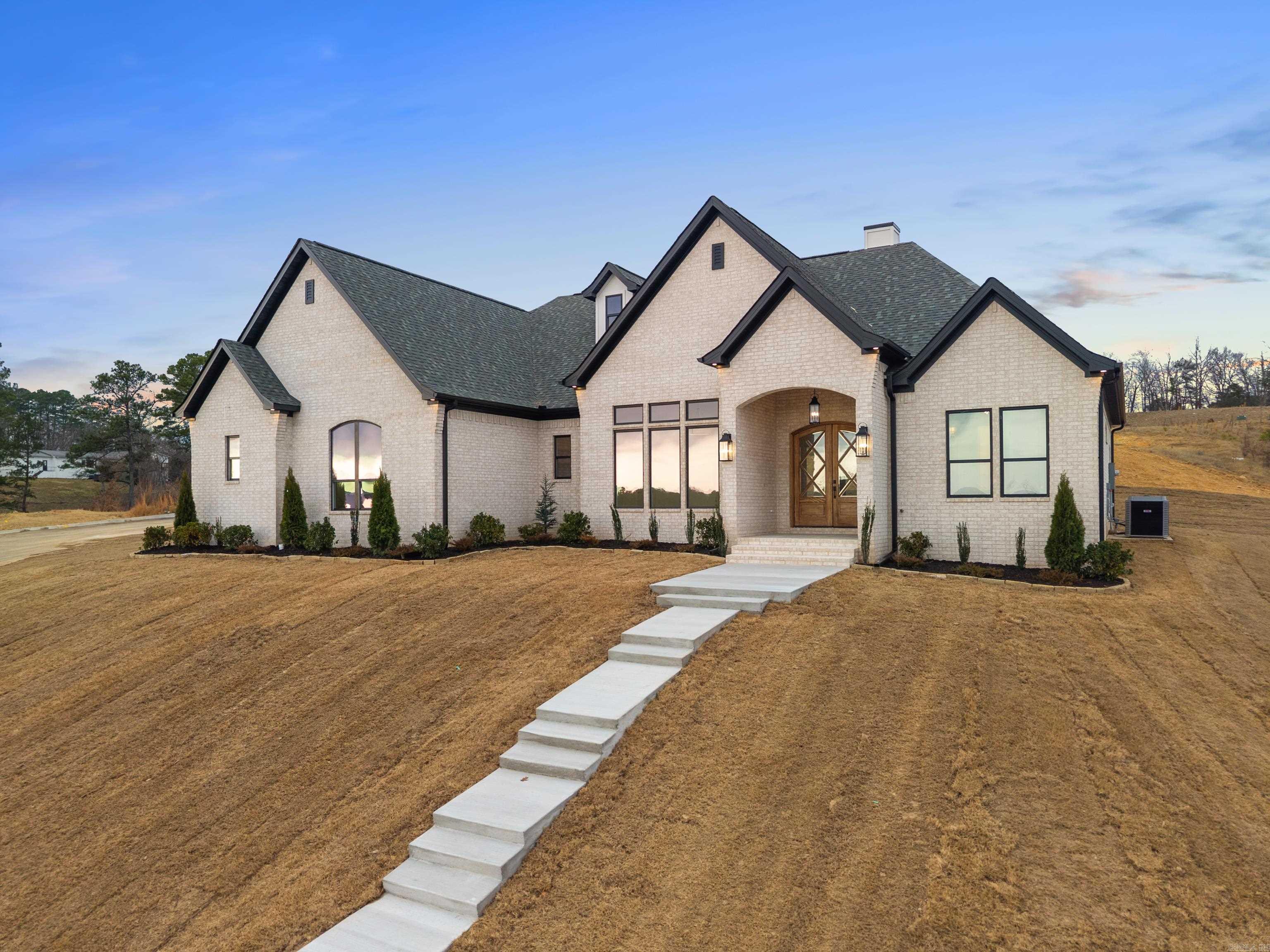 231 Post Point Hot Springs, AR 71913