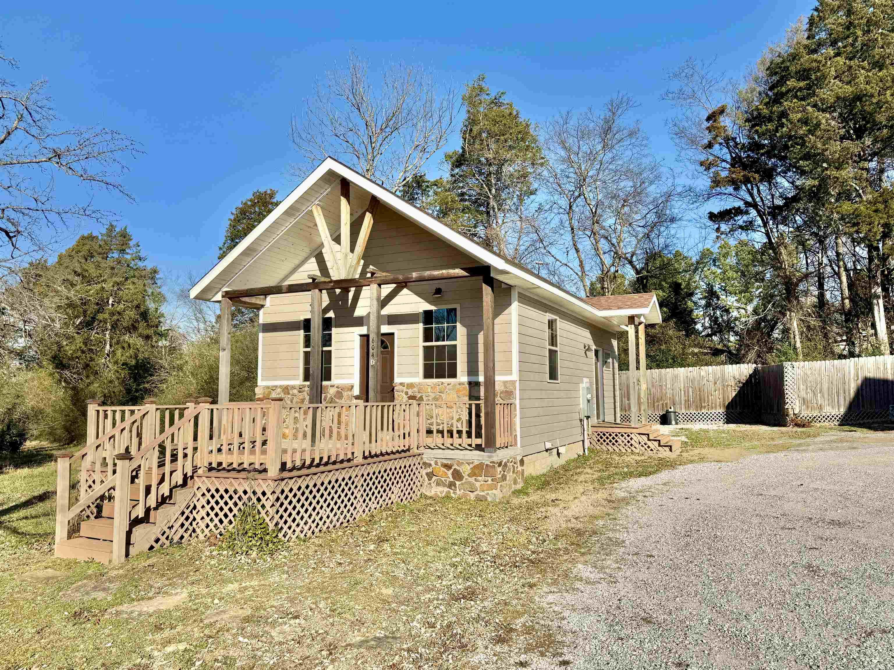 604 Frances Cove Apts. A-D 606 Frances Cove Apts A-B, 594 White Water Dr. A-B Mountain View, AR