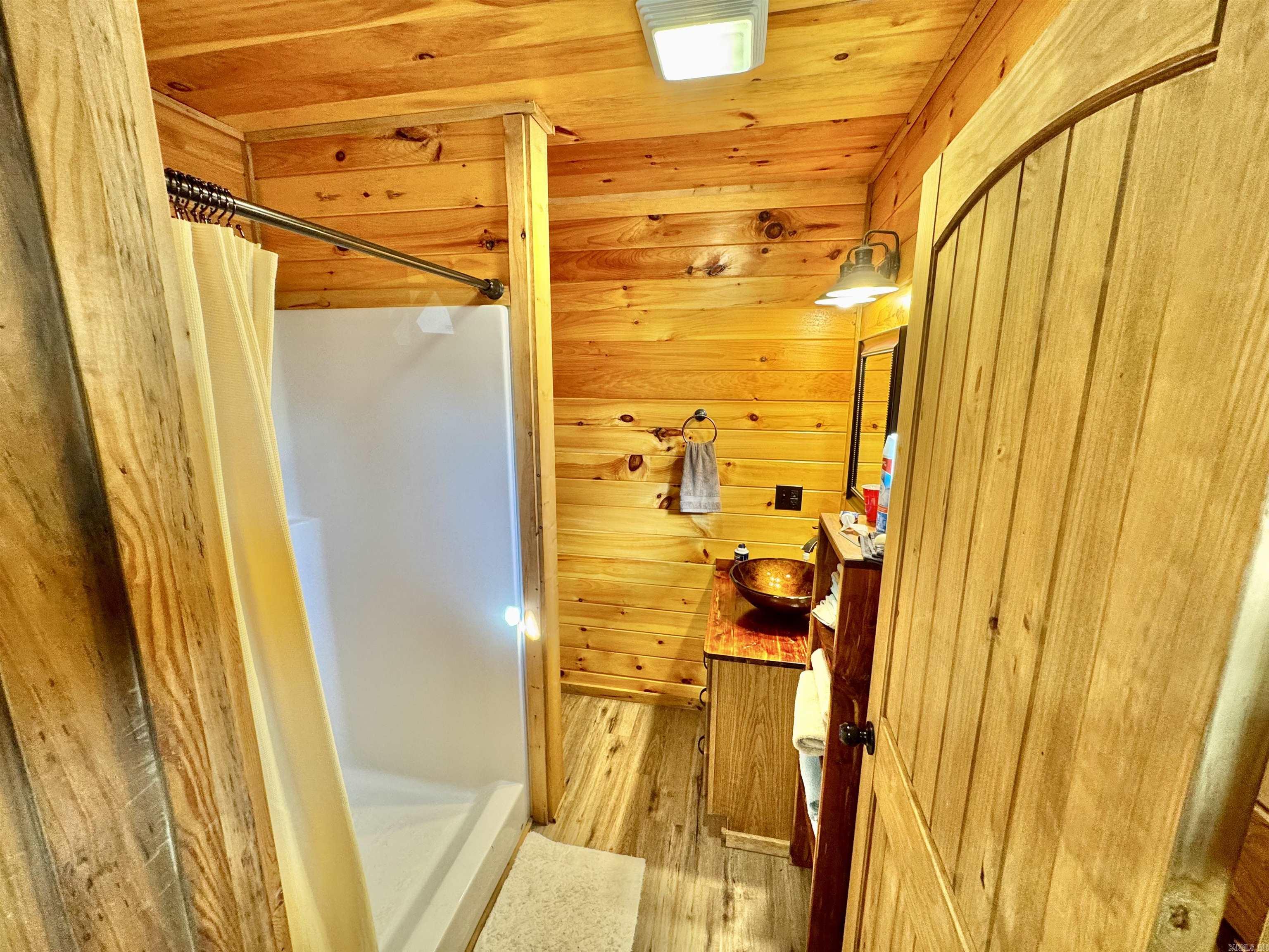 604 Frances Cove Apts. A-D 606 Frances Cove Apts A-B, 594 White Water Dr. A-B Mountain View, AR