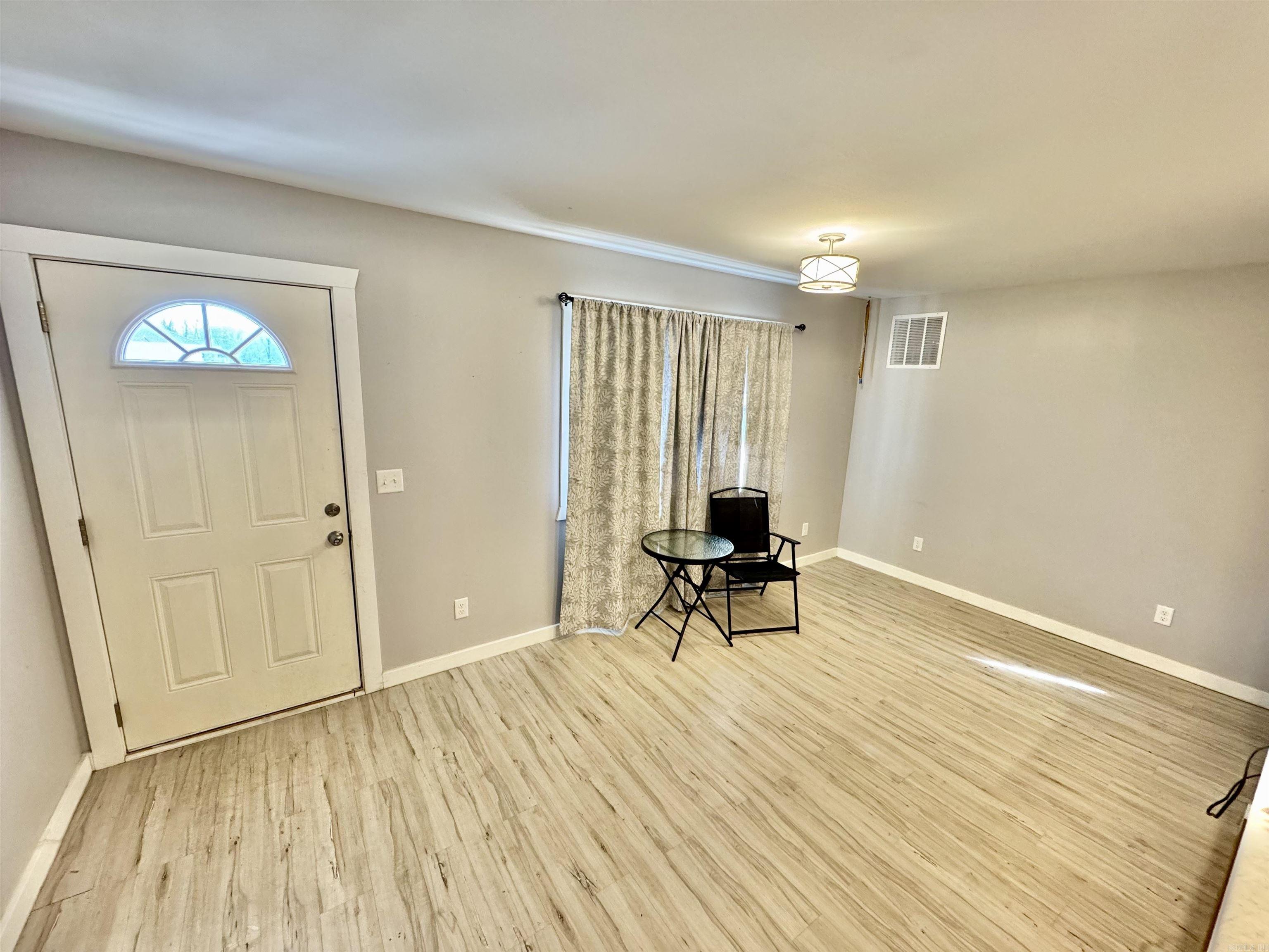 604 Frances Cove Apts. A-D 606 Frances Cove Apts A-B, 594 White Water Dr. A-B Mountain View, AR