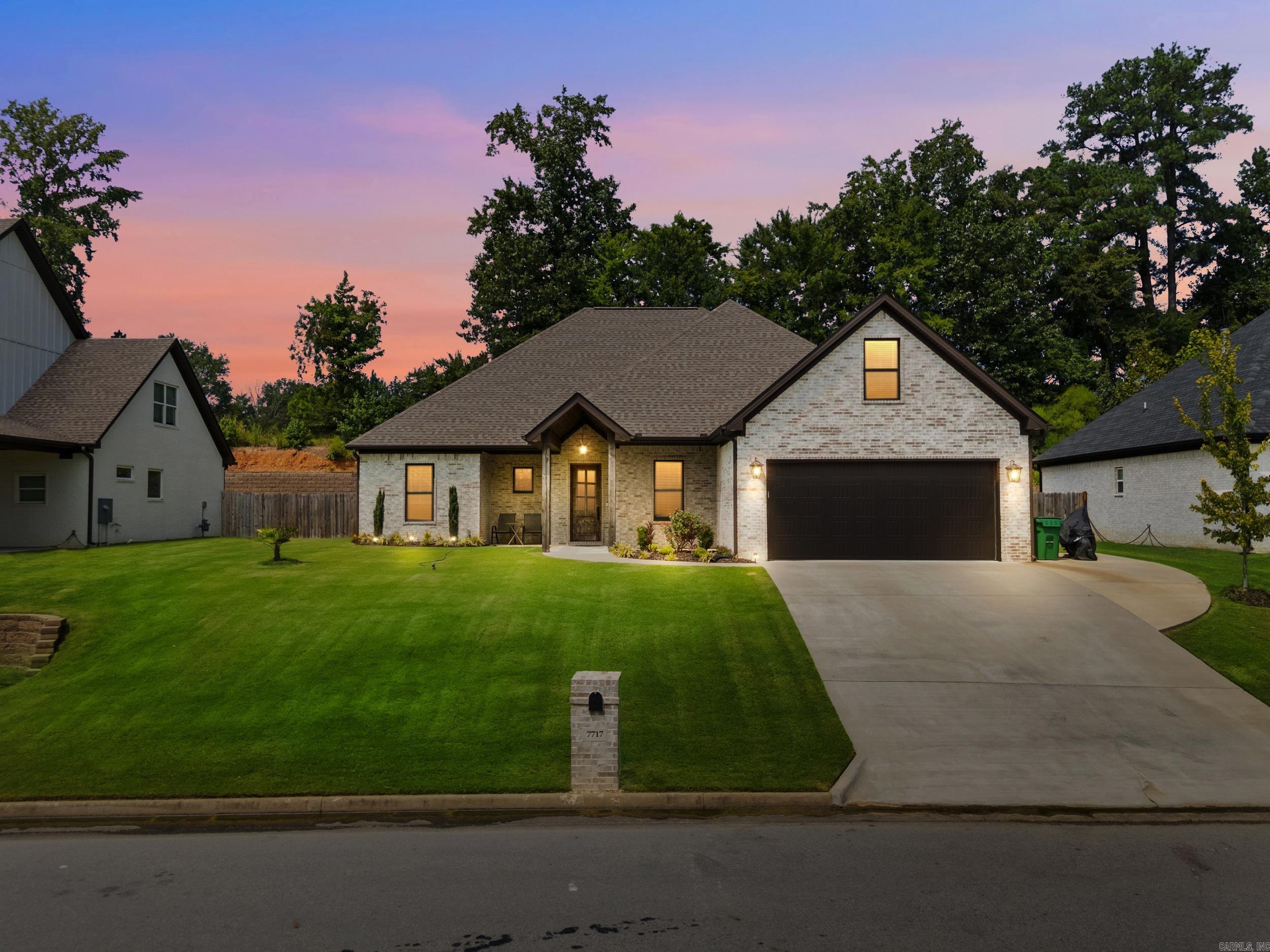 7717 S Shoreline  Benton, AR