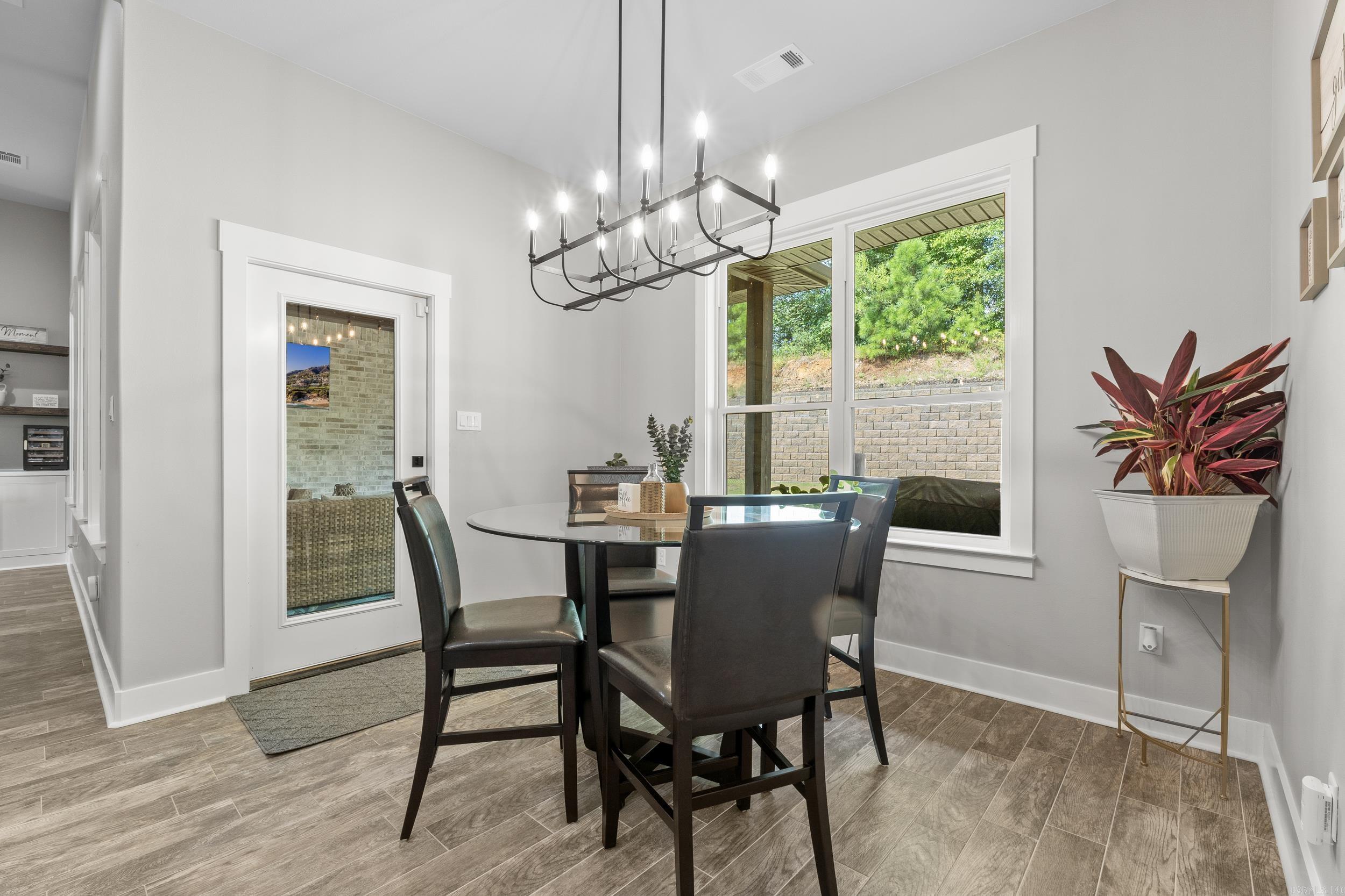 7717 S Shoreline  Benton, AR