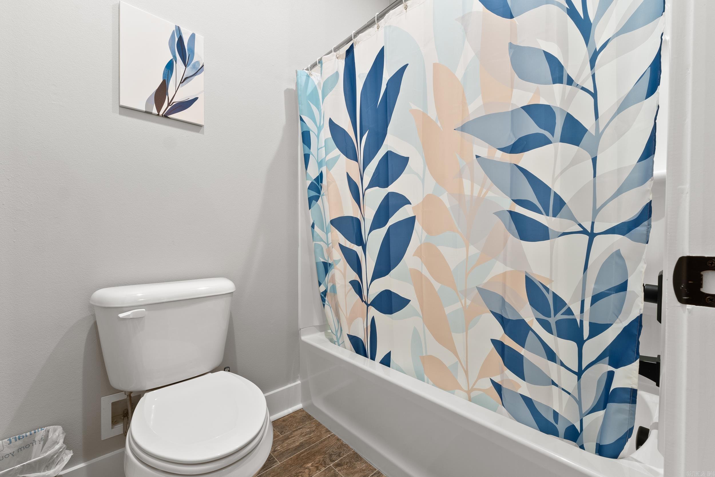 7717 S Shoreline  Benton, AR