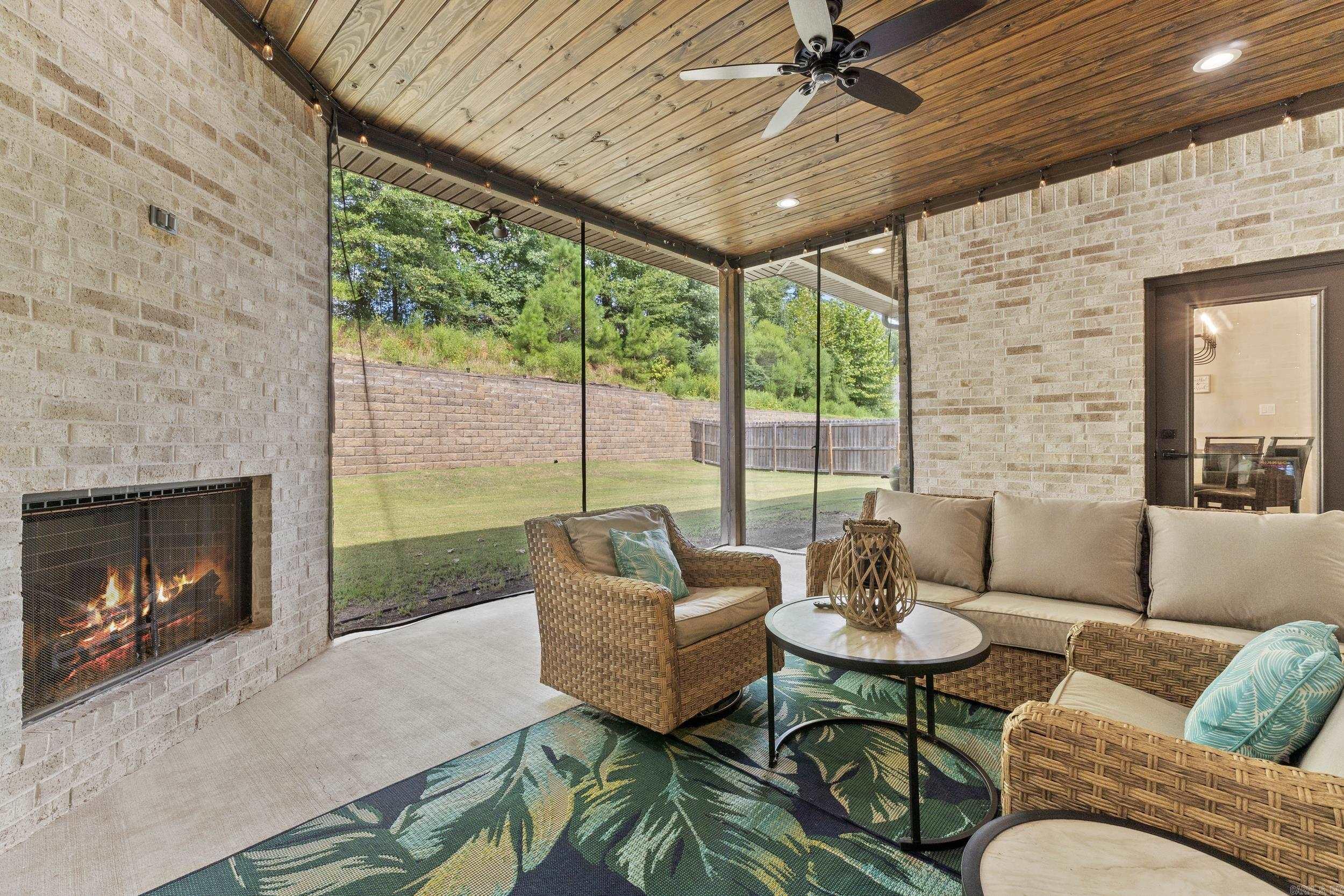 7717 S Shoreline  Benton, AR