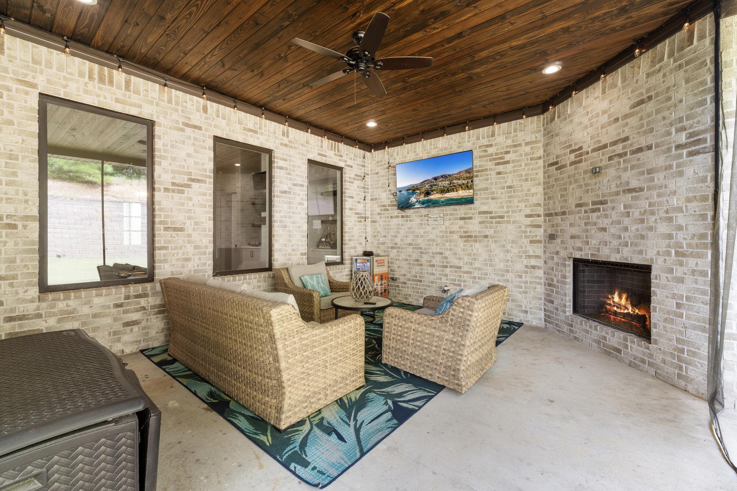 7717 S Shoreline  Benton, AR