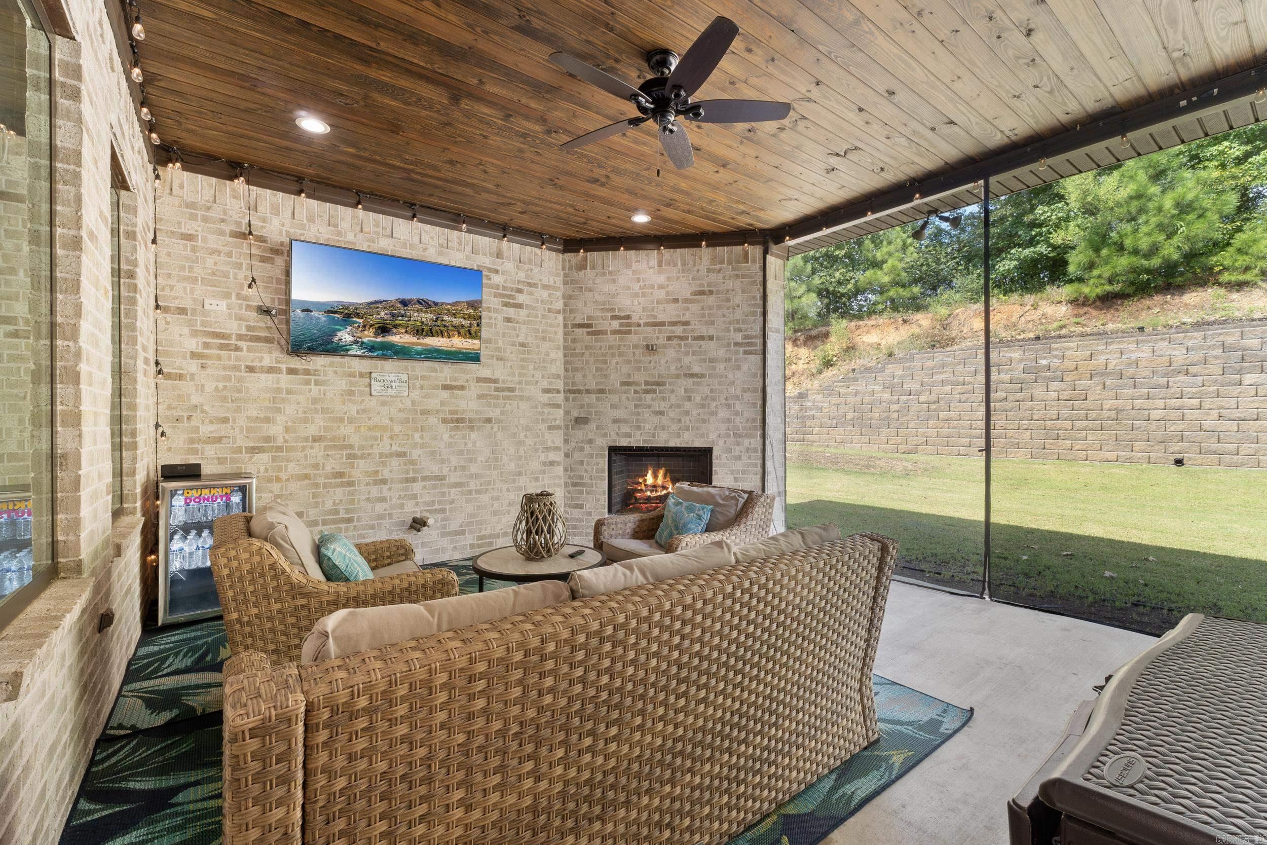 7717 S Shoreline  Benton, AR